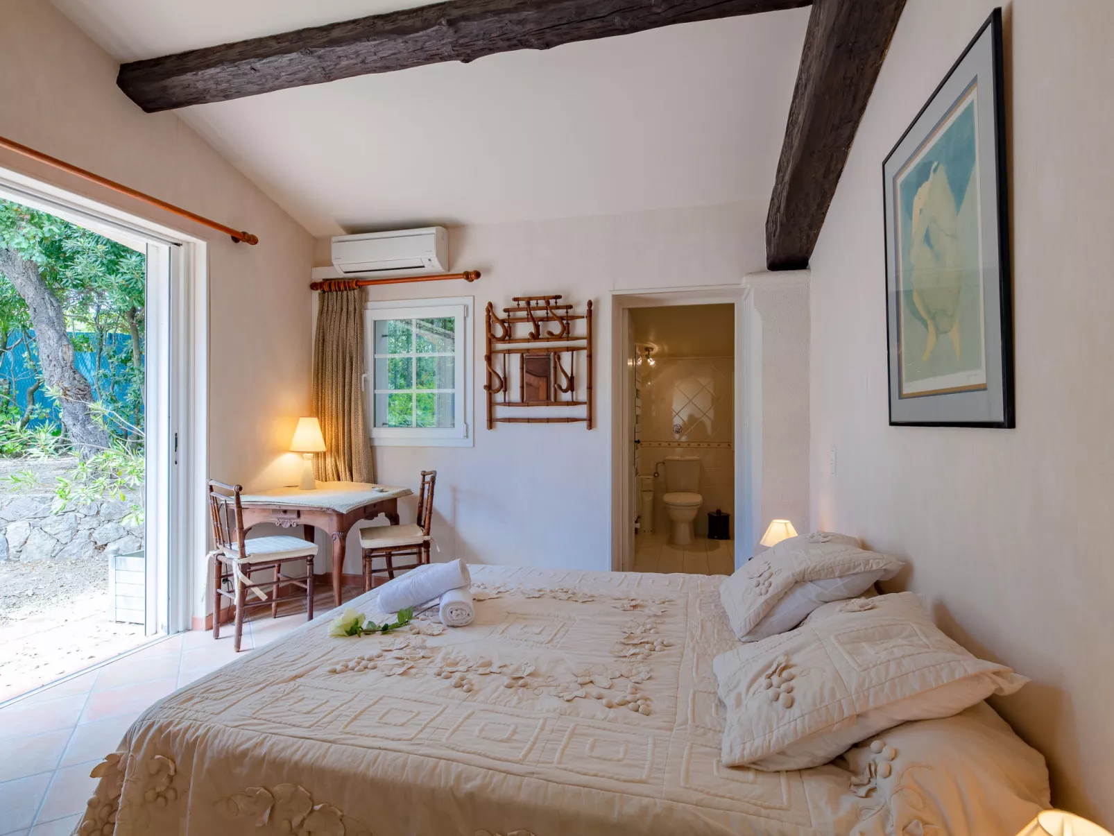 Les Petits Louvans-Inside