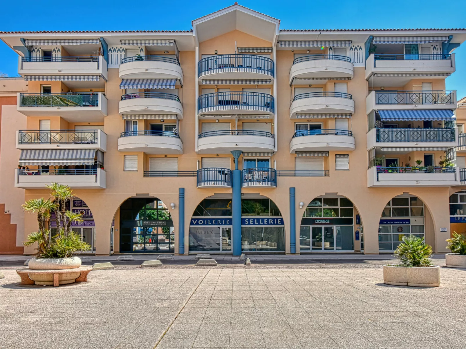 Le Paladien-Outside