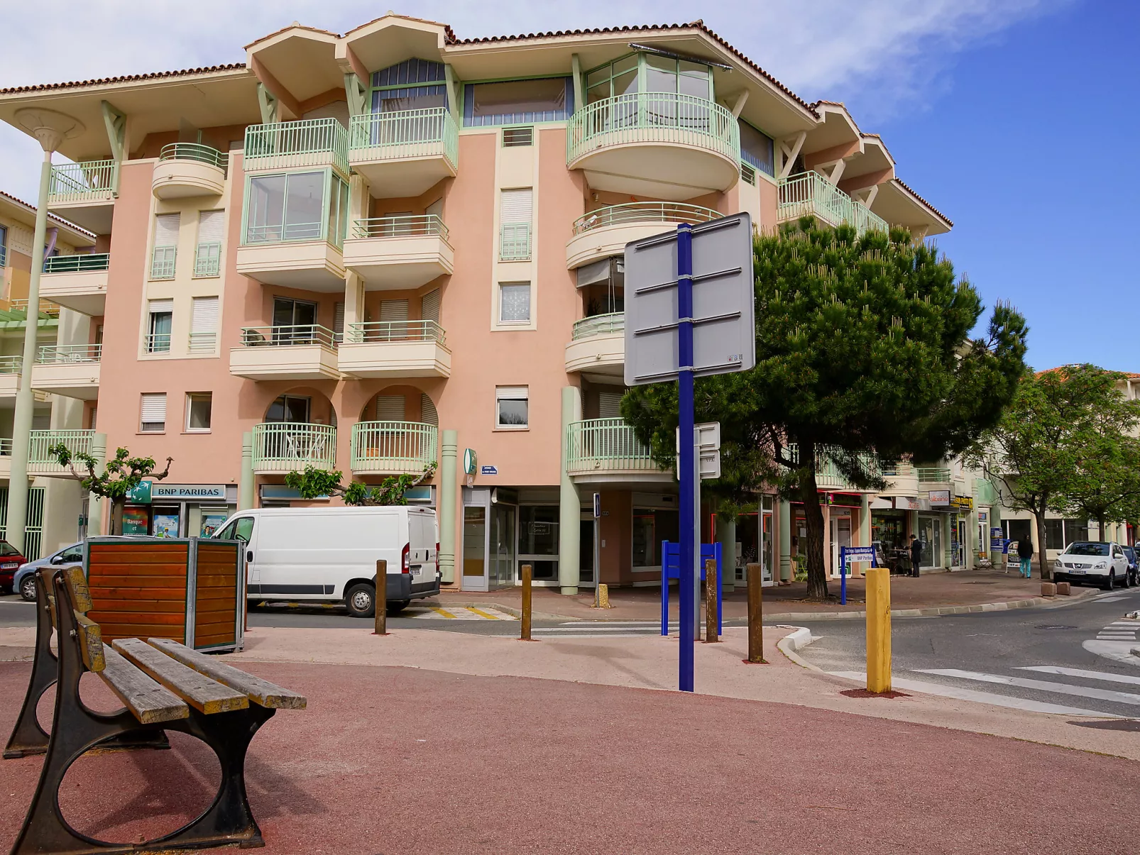 Quartier Latin-Outside