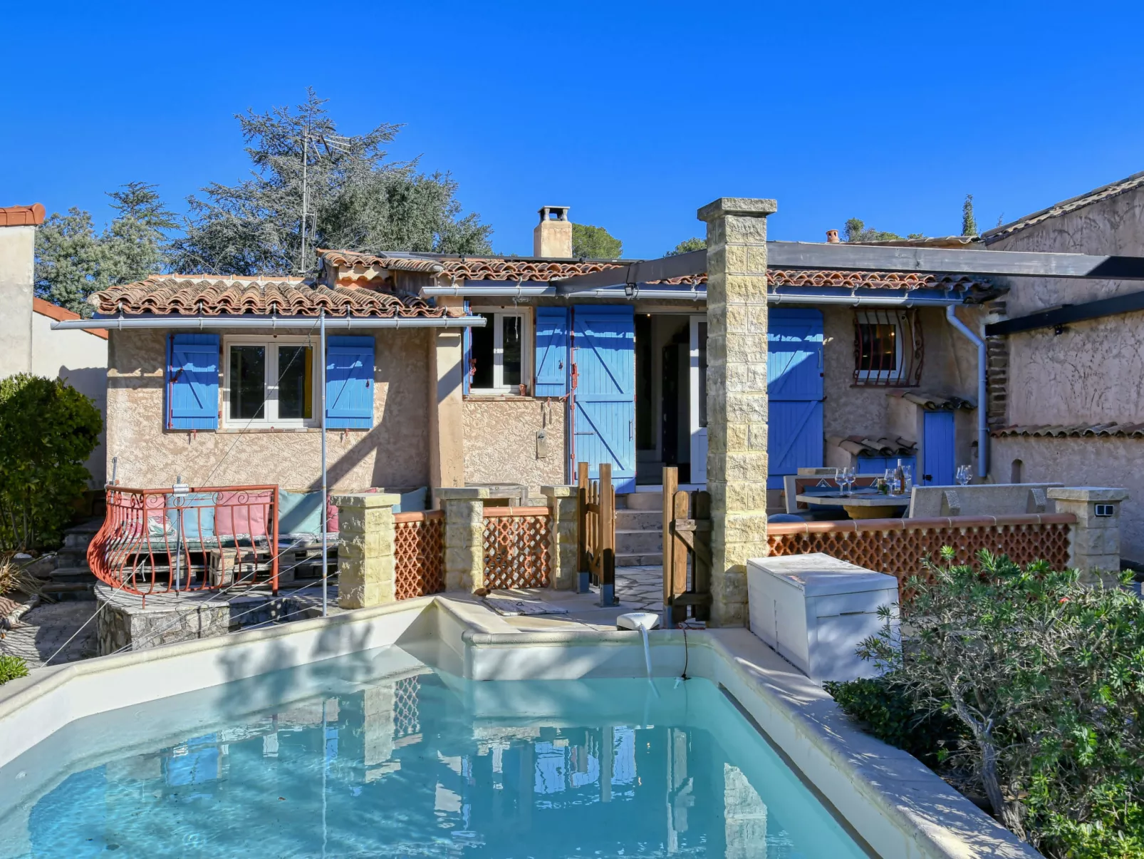 Maison Tour de Mare-Outside