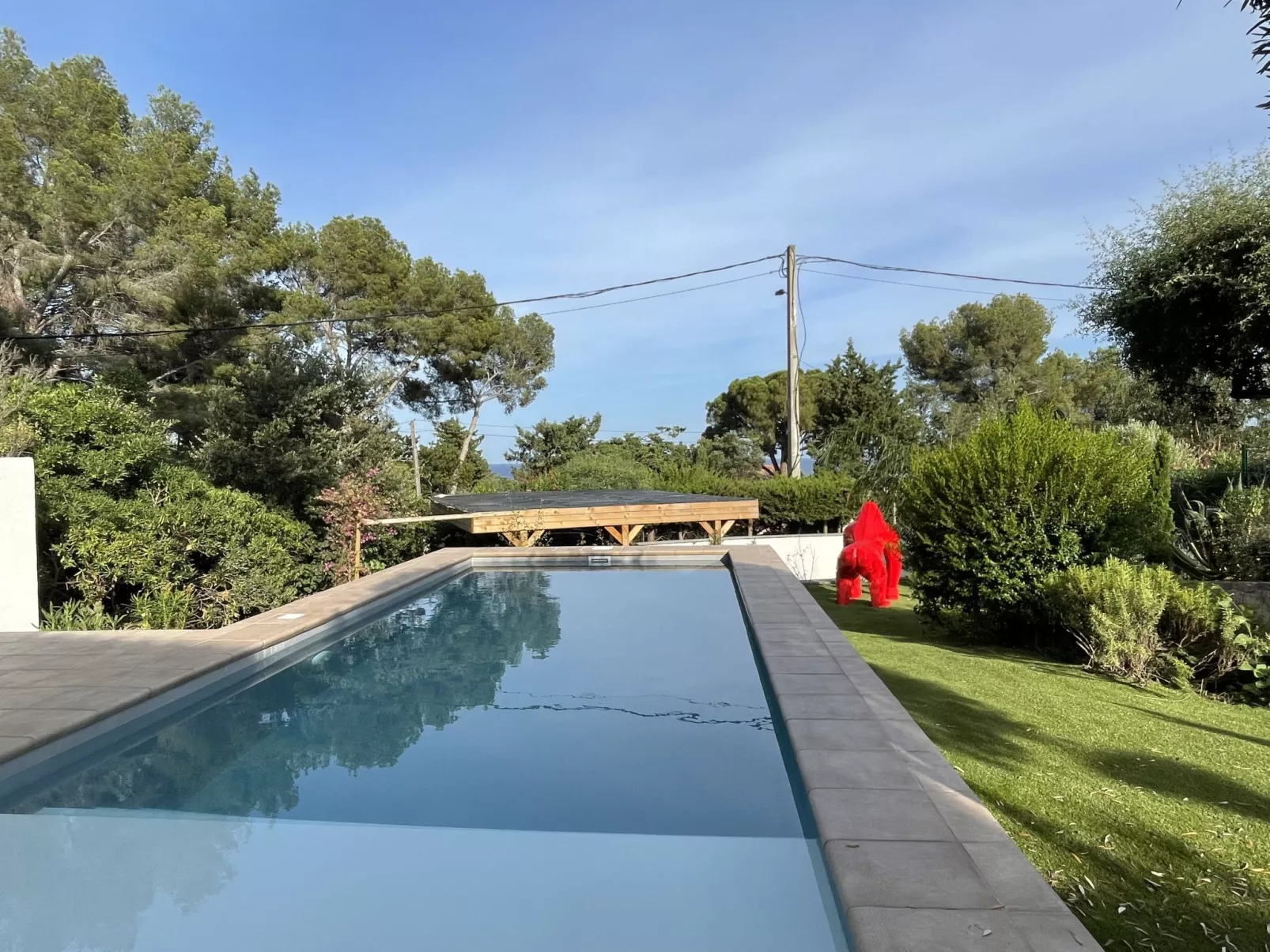 La Scarlett 1-Outside
