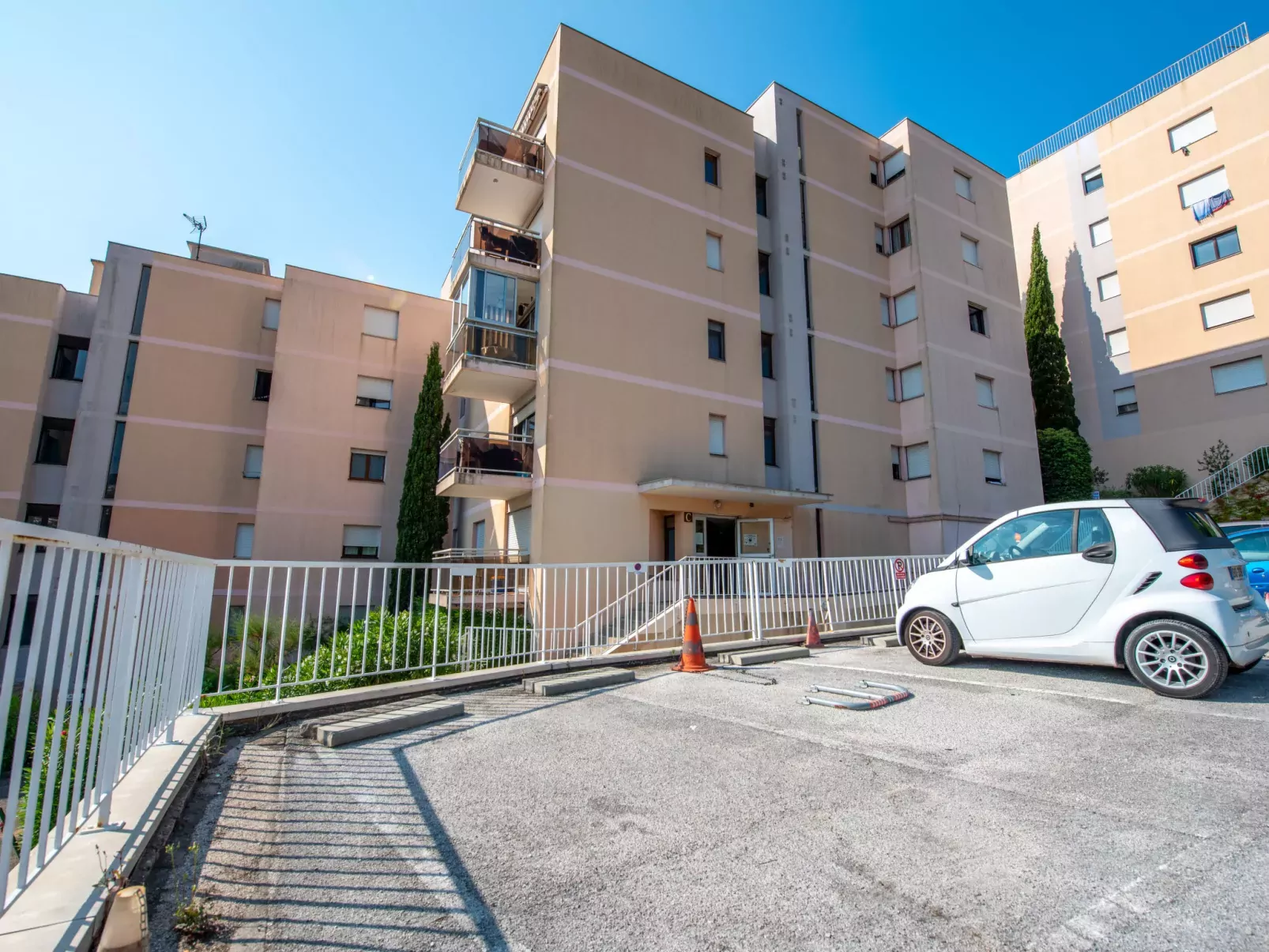 De Cavalaire-Outside
