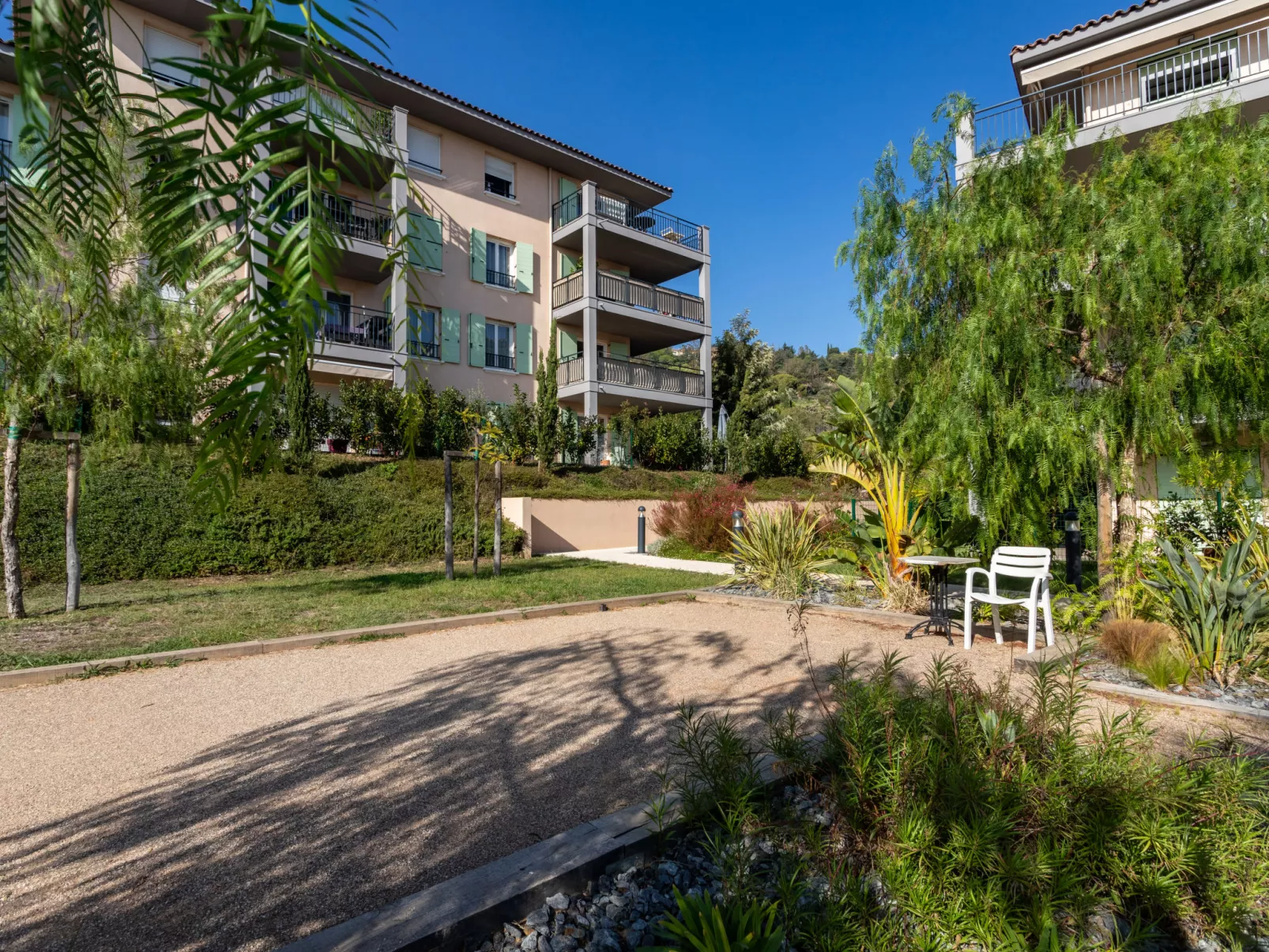 Le Clos Jardin-Outside