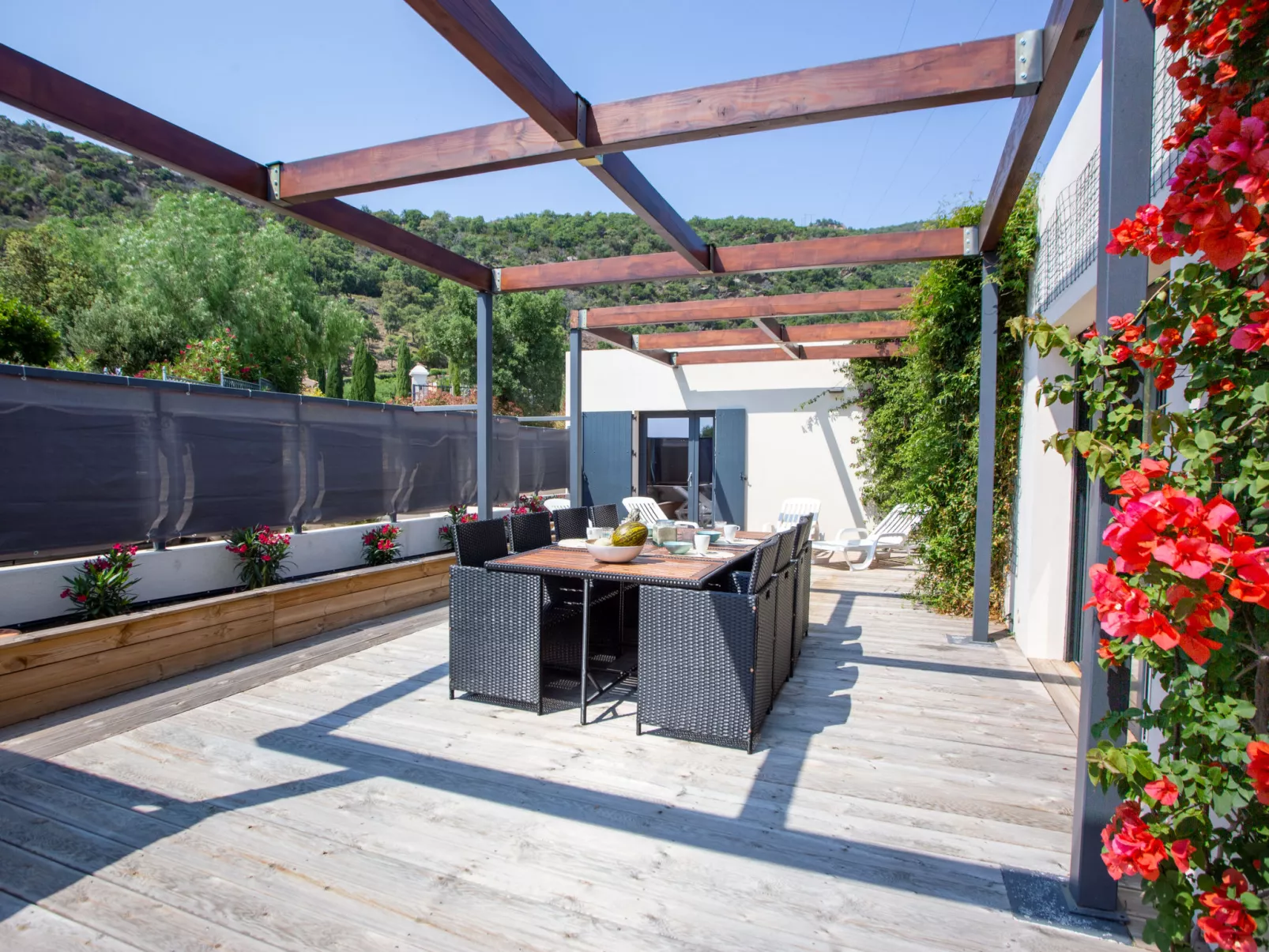 Maison Flocy-Outside