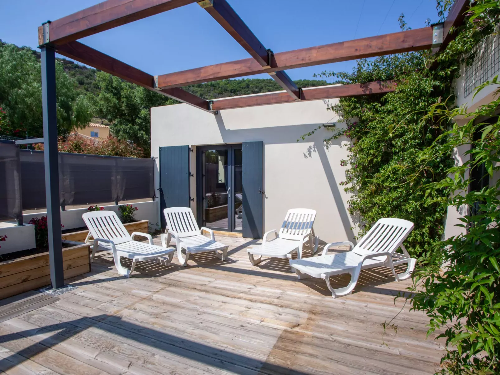 Maison Flocy-Outside