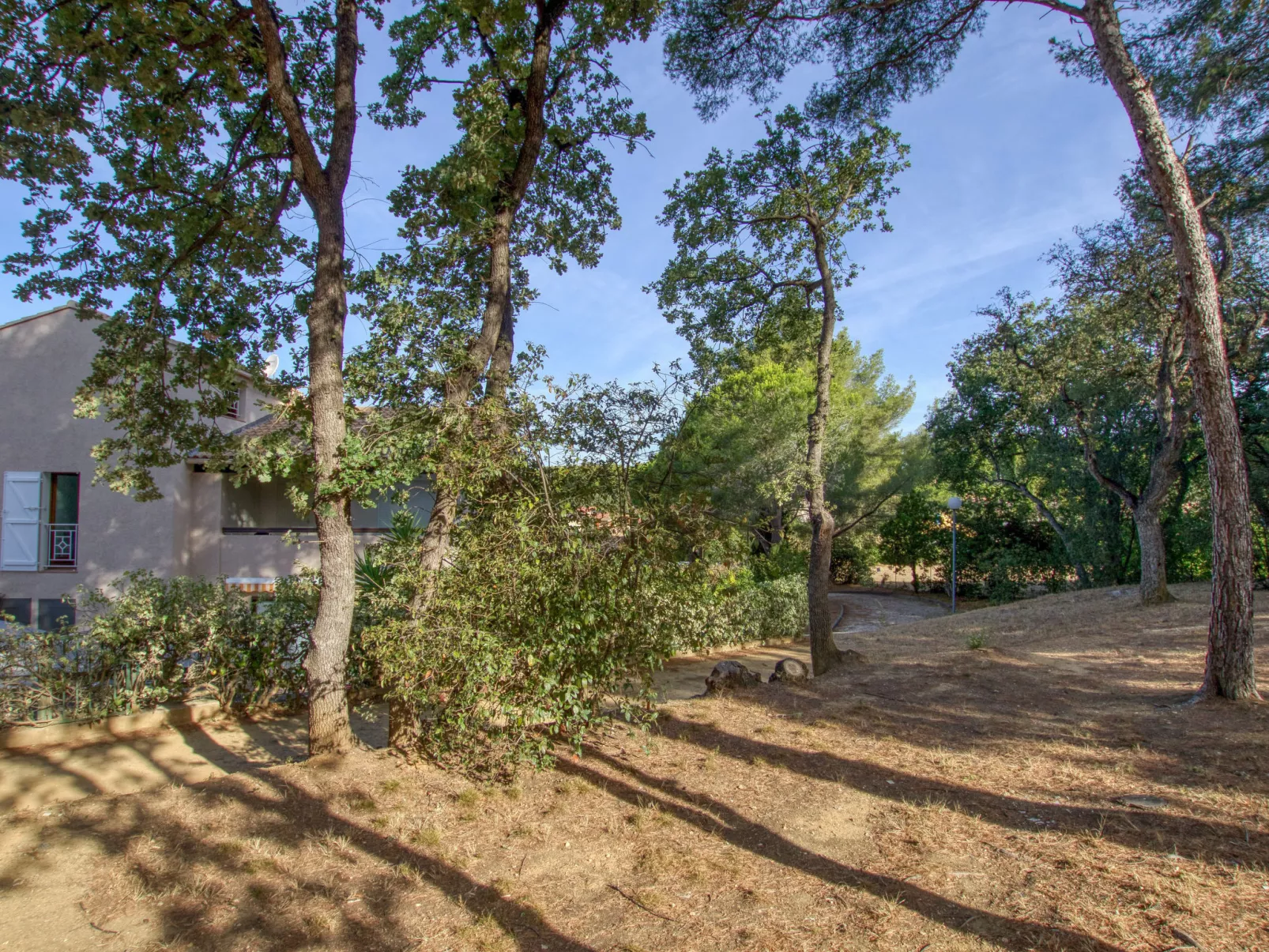 La Cadière-Outside