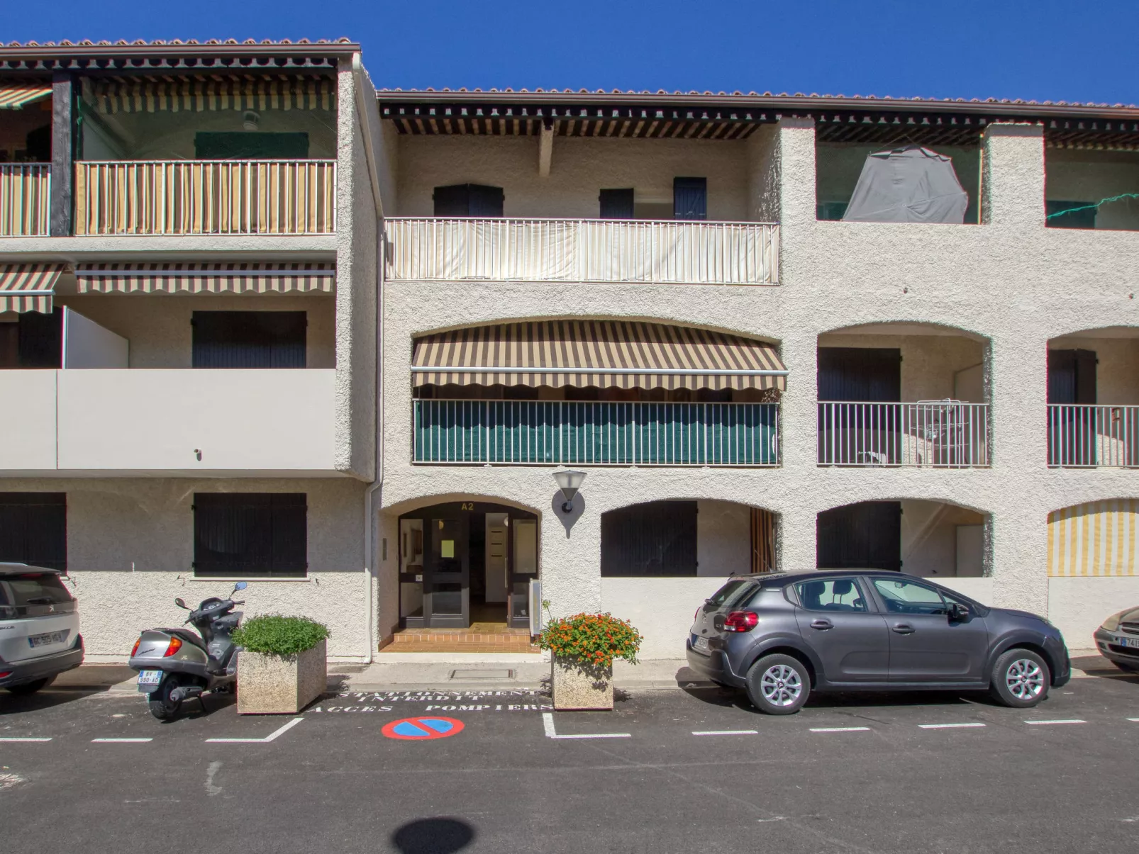 Les Aigues Marines-Outside