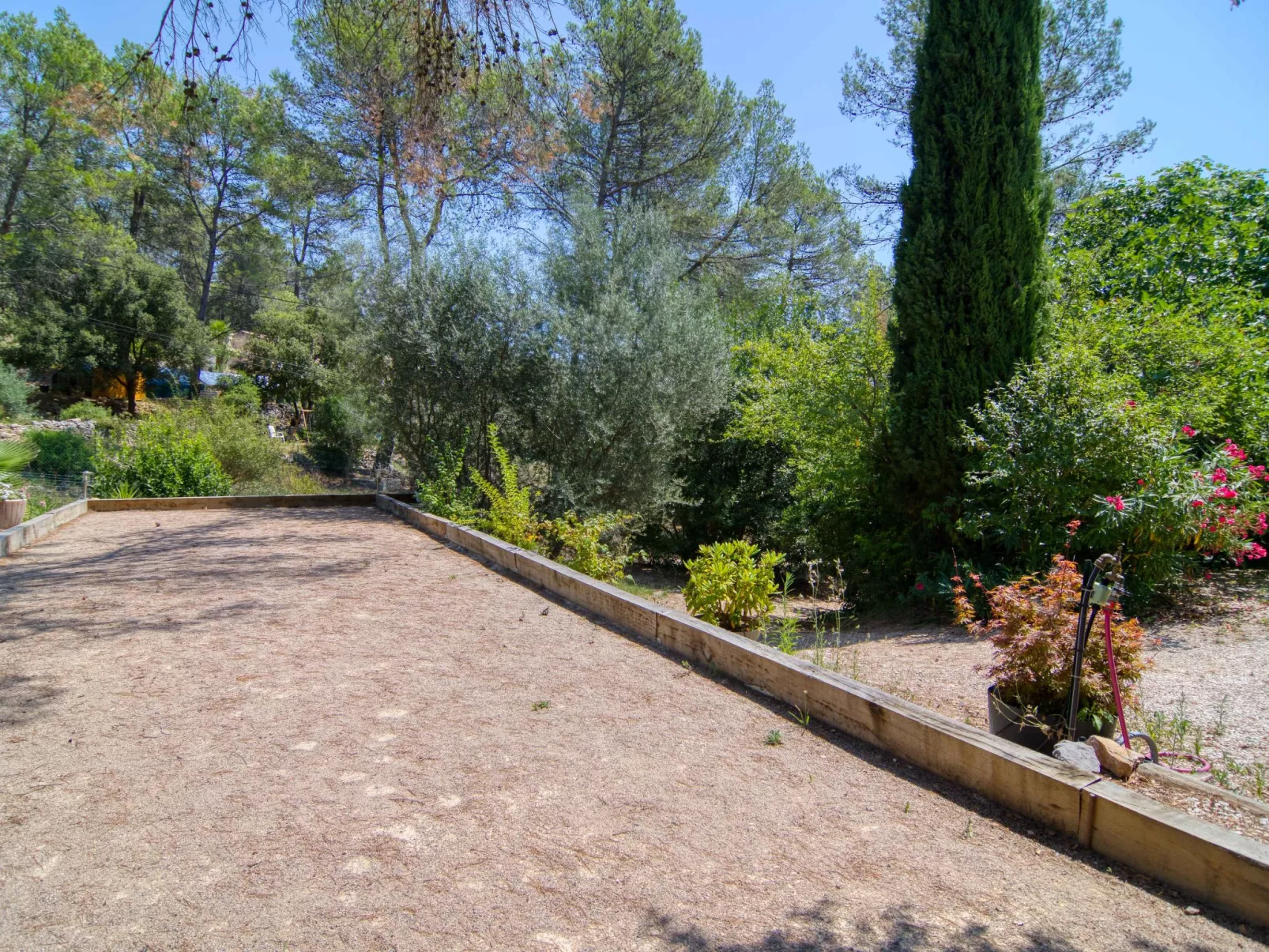 Cros de Gourdin-Outside