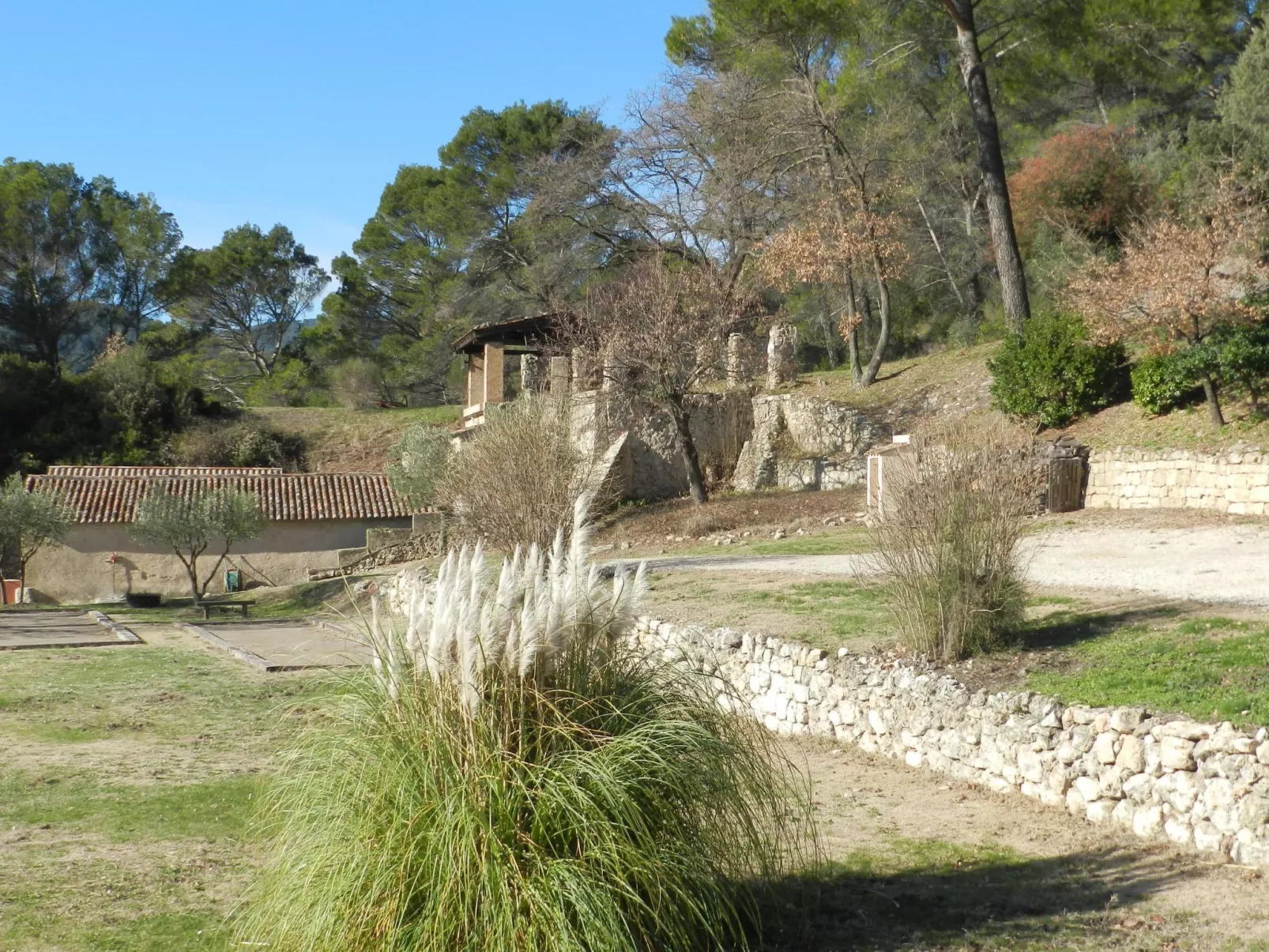 Les Grenaches-Outside