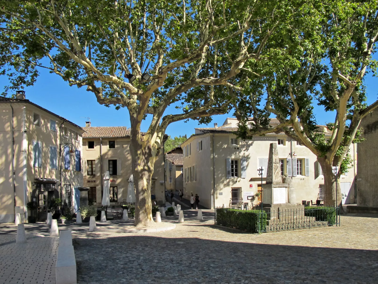 L' amandier-Area