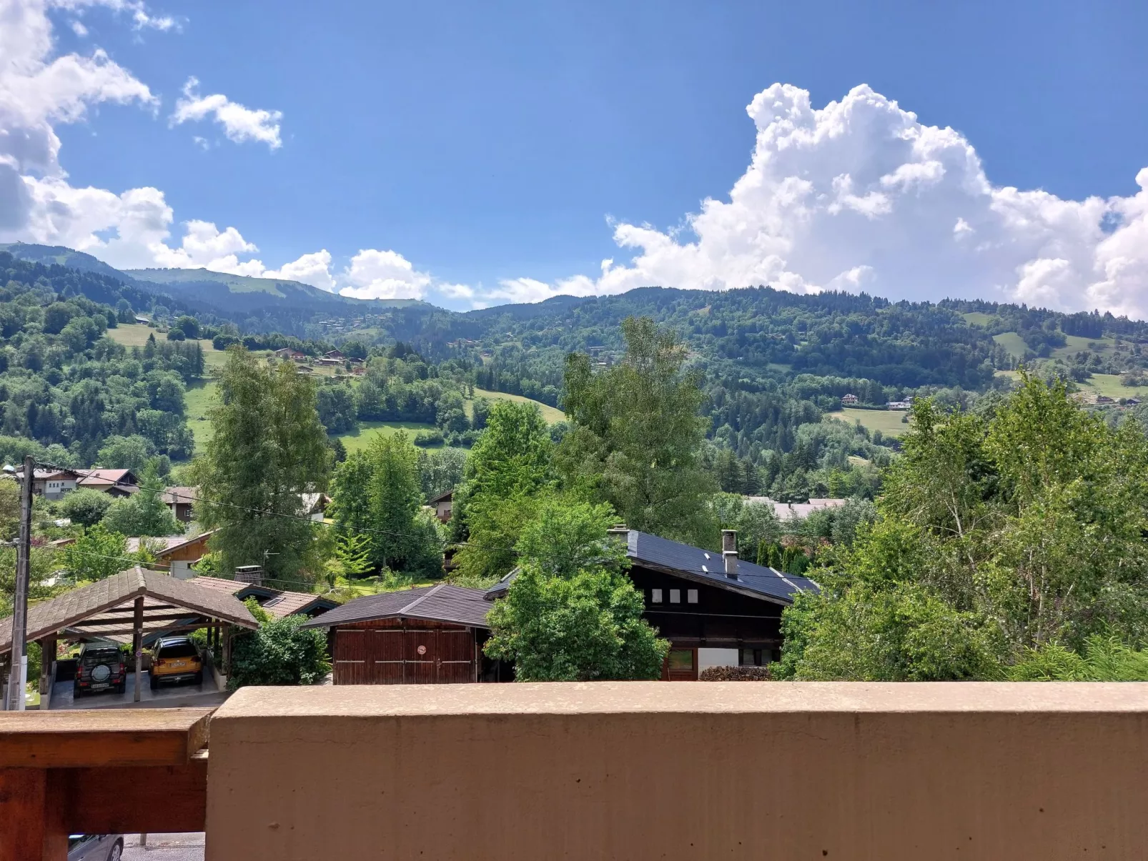 Les chalets du soleil-Outside