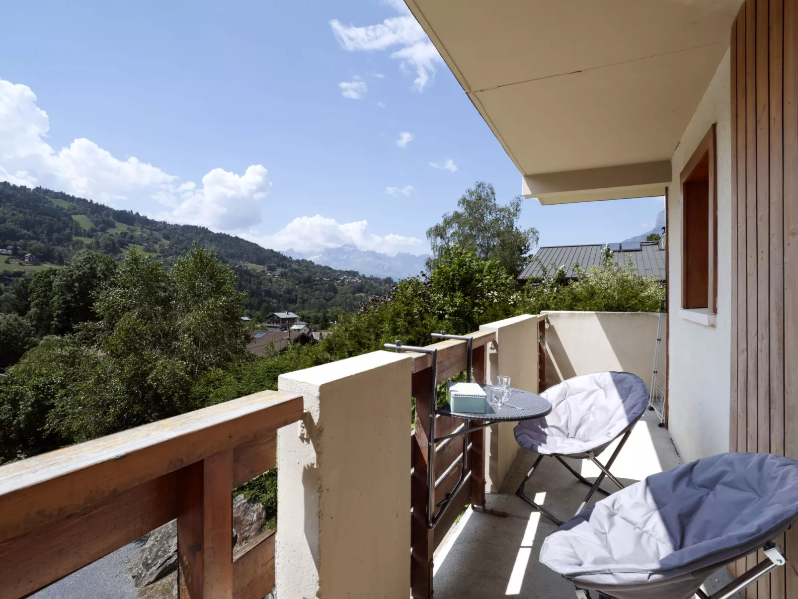 Les chalets du soleil-Outside