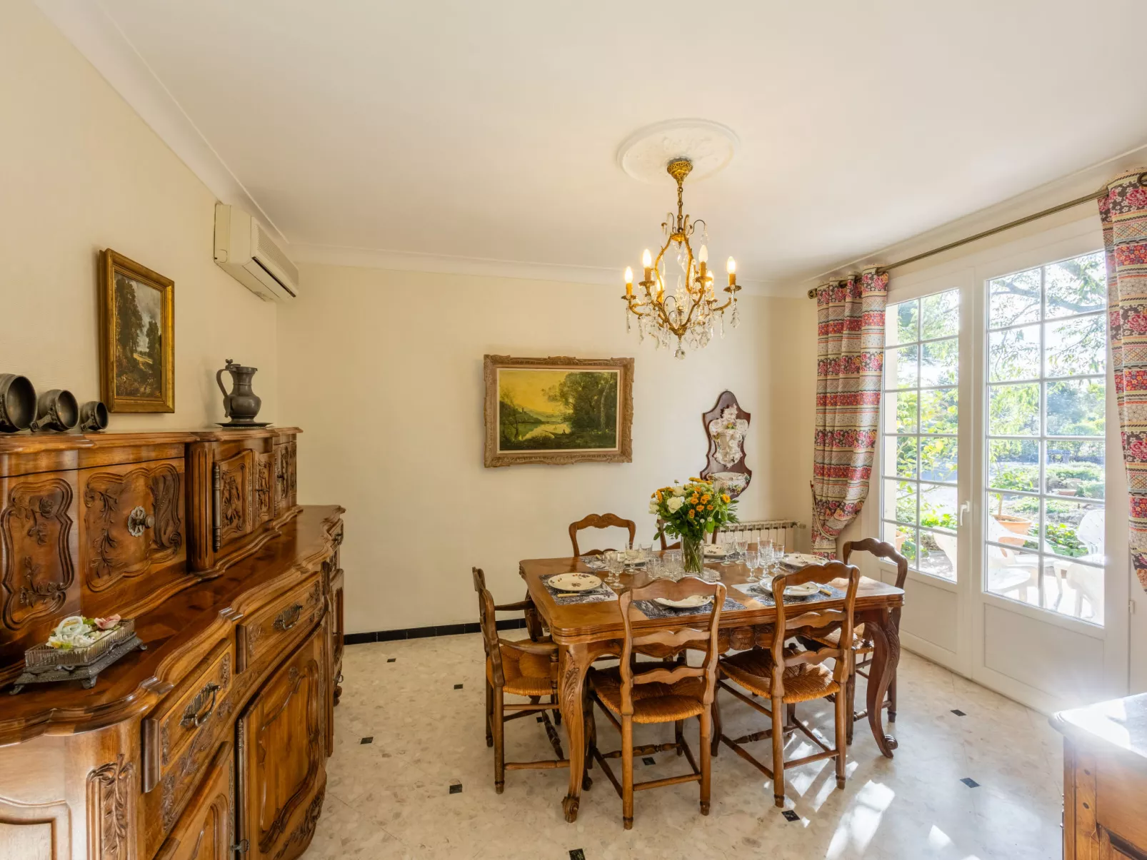 Le Clos Saint Emilie (Tennis & piscine)-Dedans