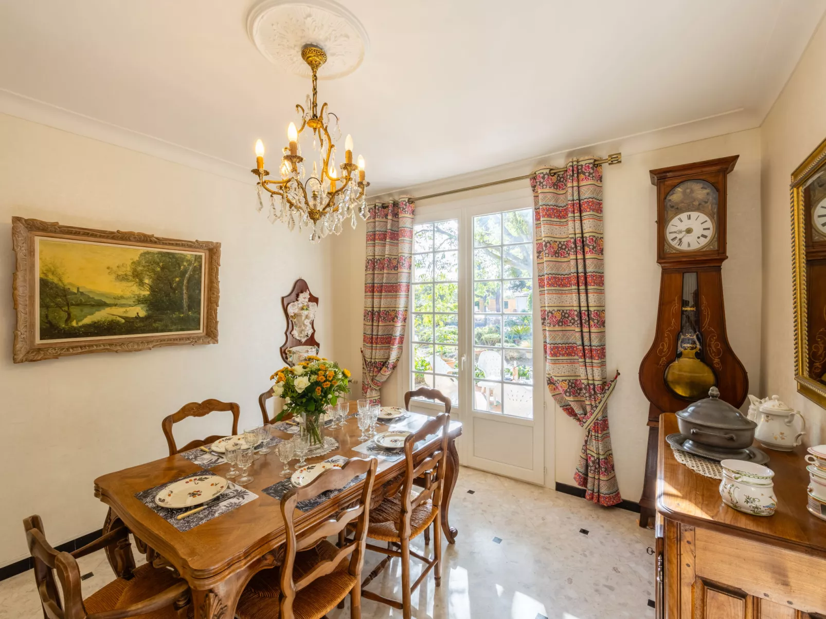 Le Clos Saint Emilie (Tennis & piscine)-Dedans