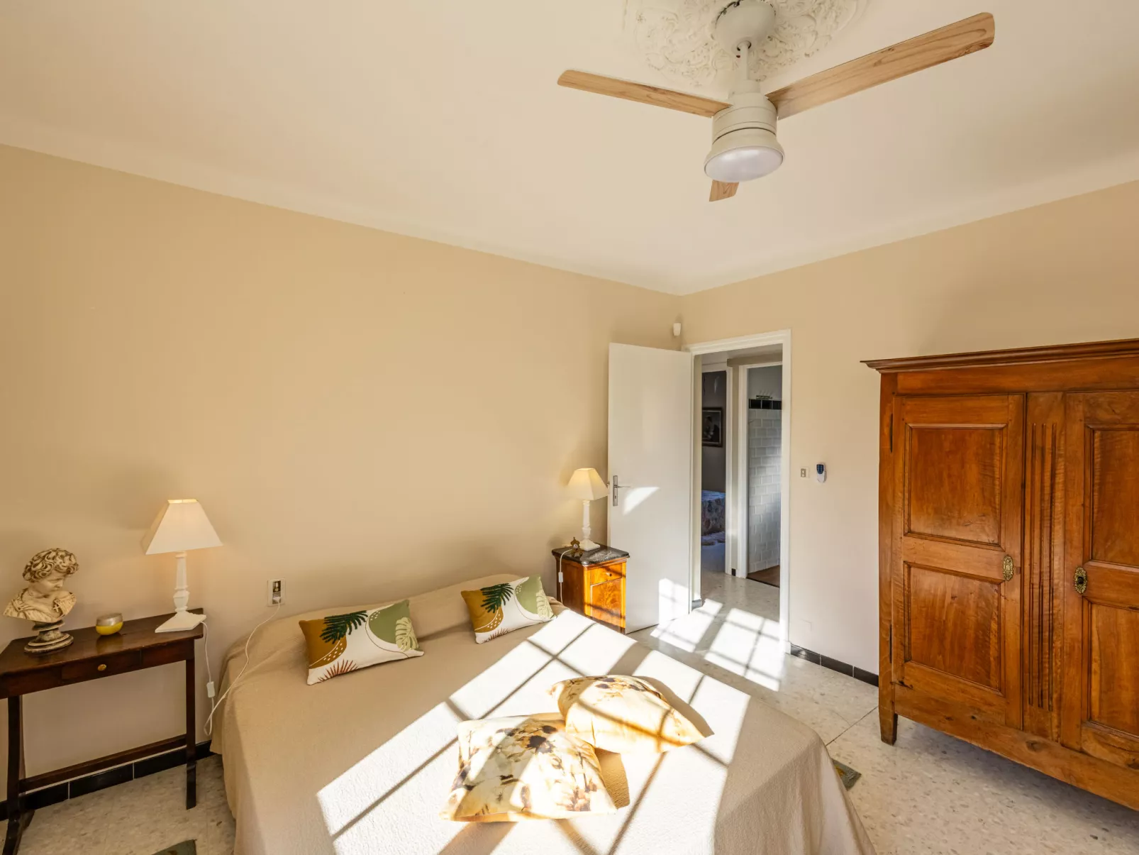 Le Clos Saint Emilie (Tennis & piscine)-Dedans