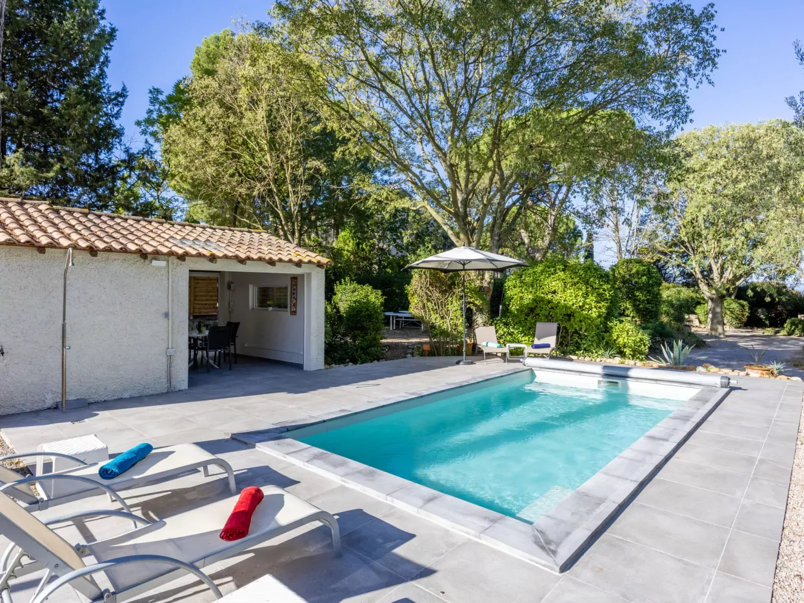 Le Clos Saint Emilie (Tennis & piscine)-Dehors