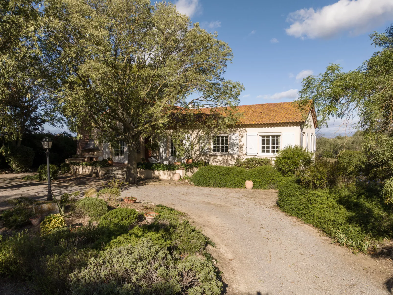 Le Clos Saint Emilie (Tennis & piscine)-Dehors