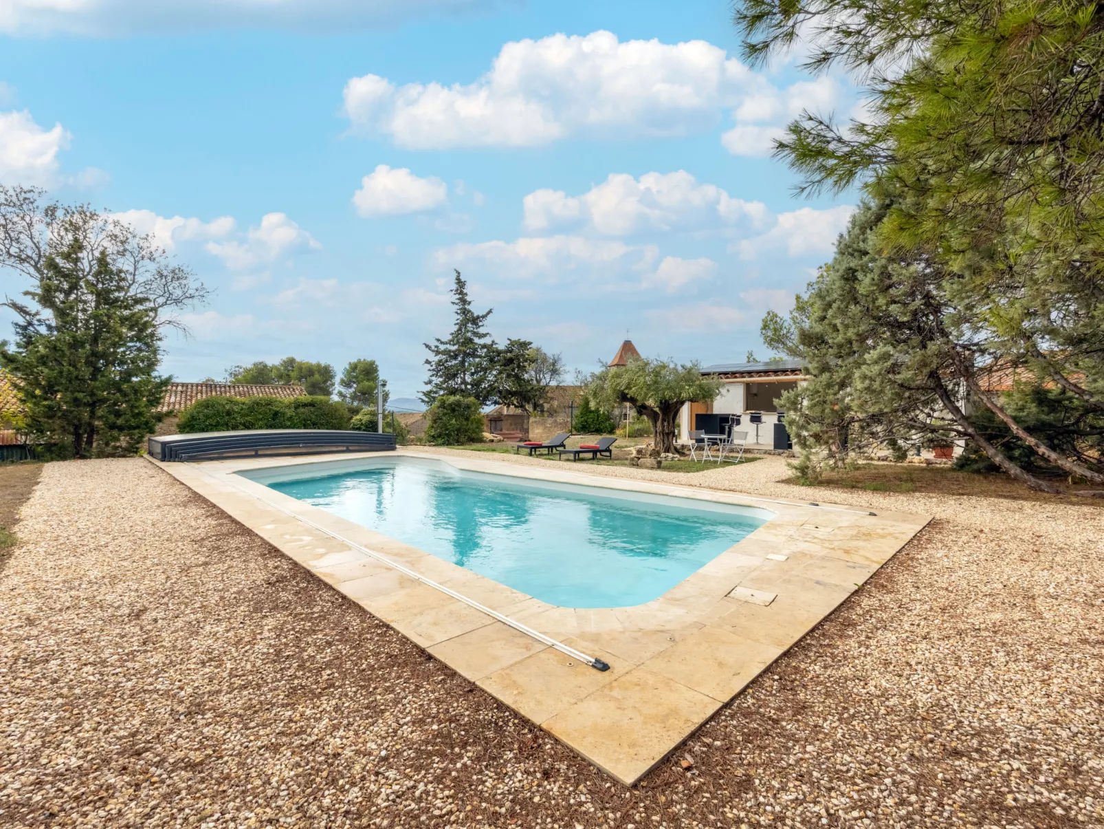 La Pinède-Outside