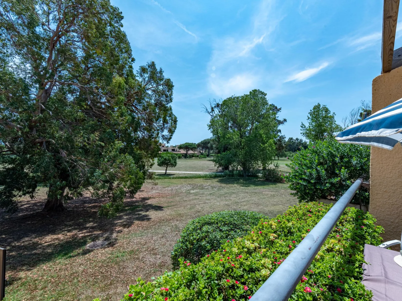 Du Golf-Outside