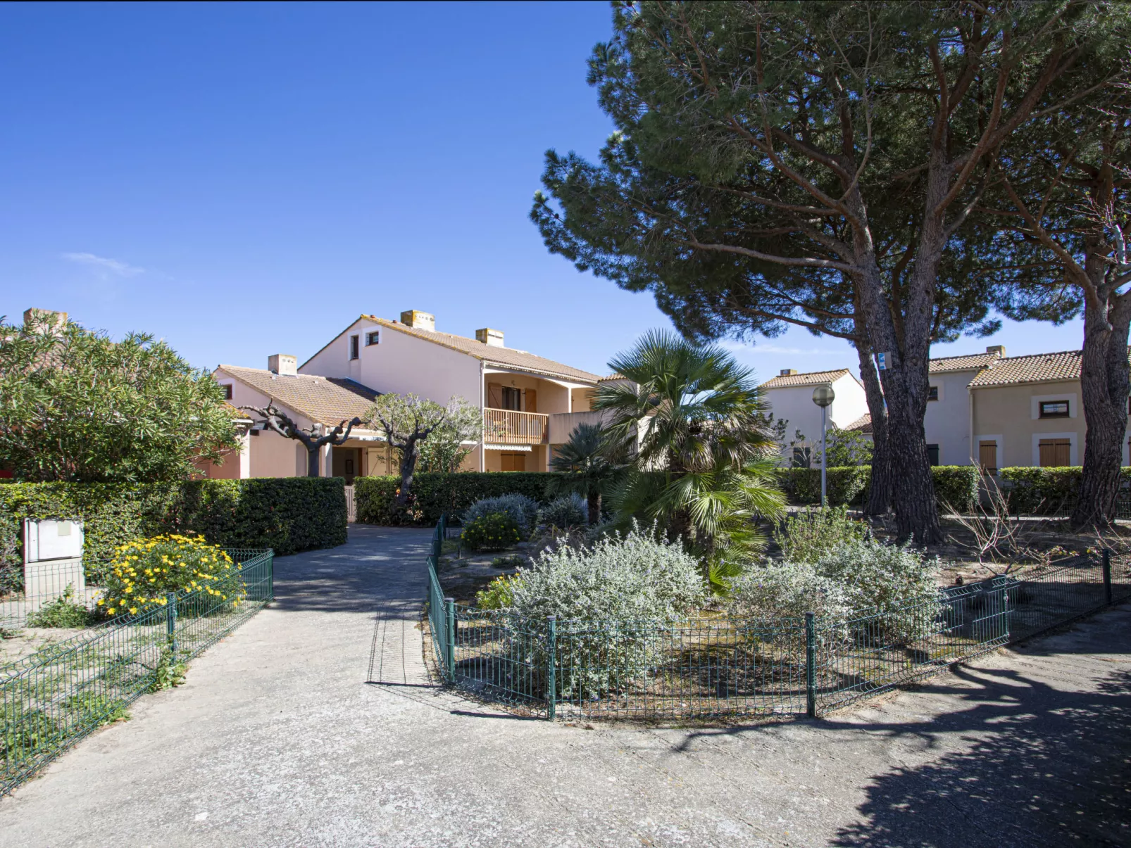 Le Hameau du Rivage-Outside
