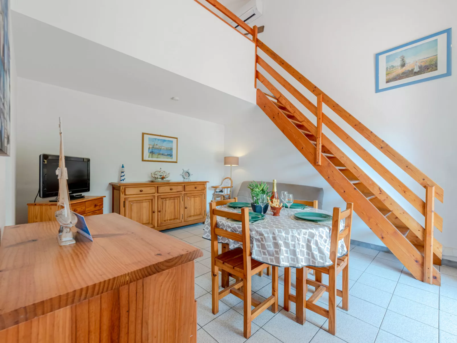 Le Clos de St Cyprien-Inside