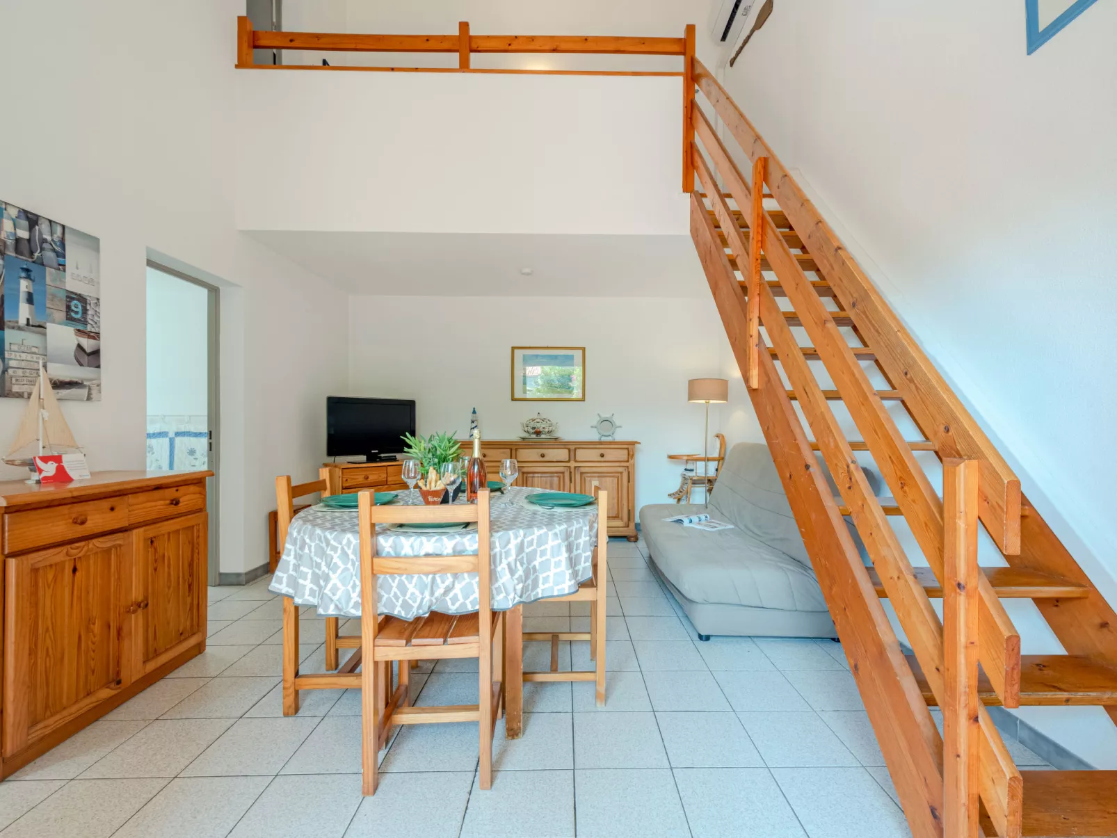 Le Clos de St Cyprien-Inside