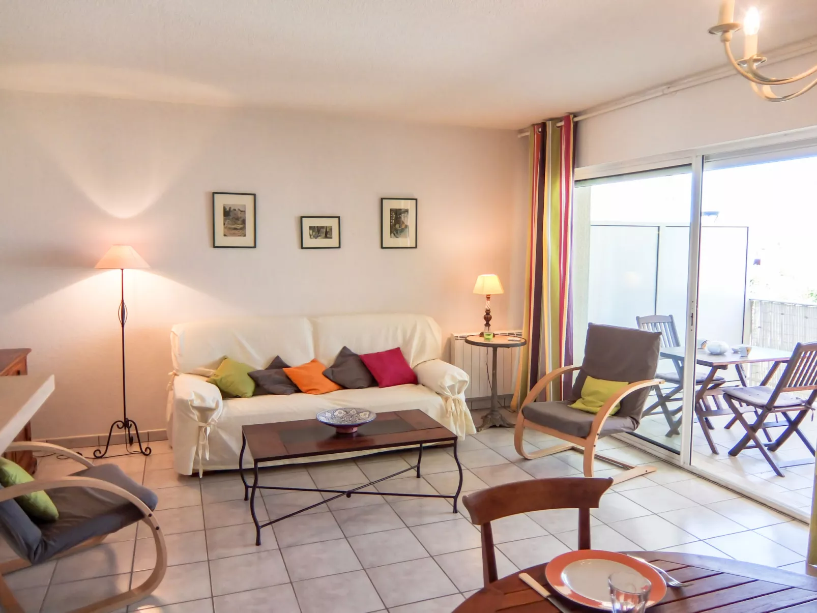 Les Flots Cypriano-Inside