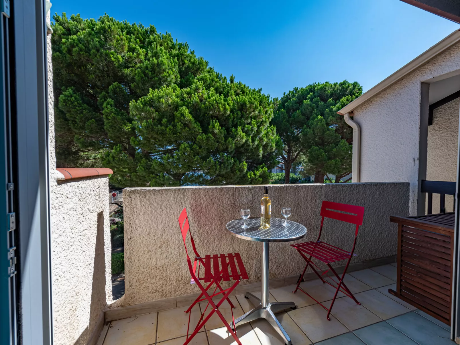 Port d'Attache-Outside