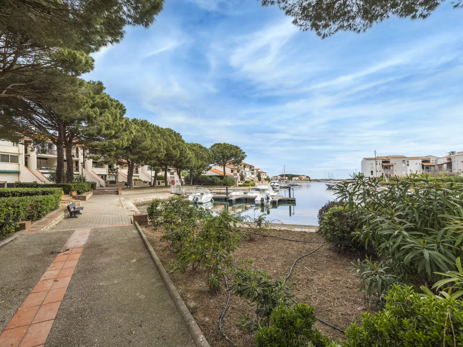Port d'Attache-Outside