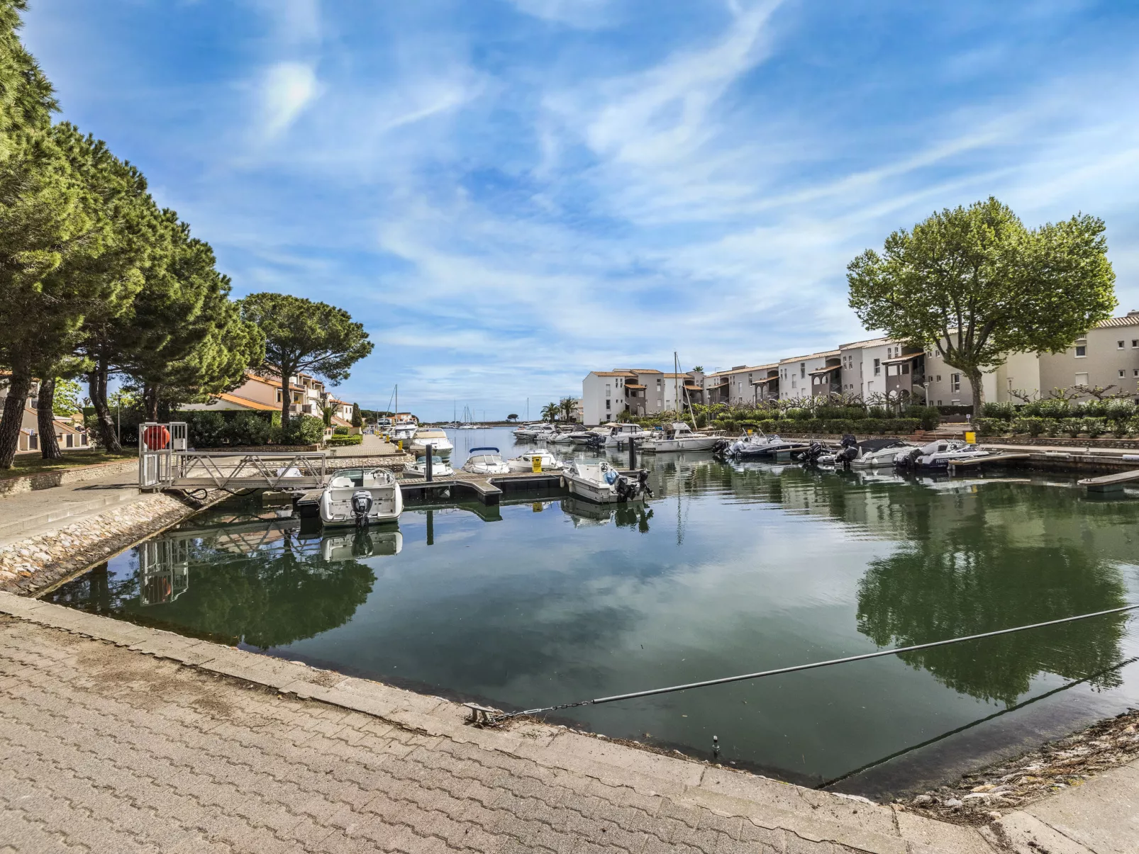 Port d'Attache-Outside