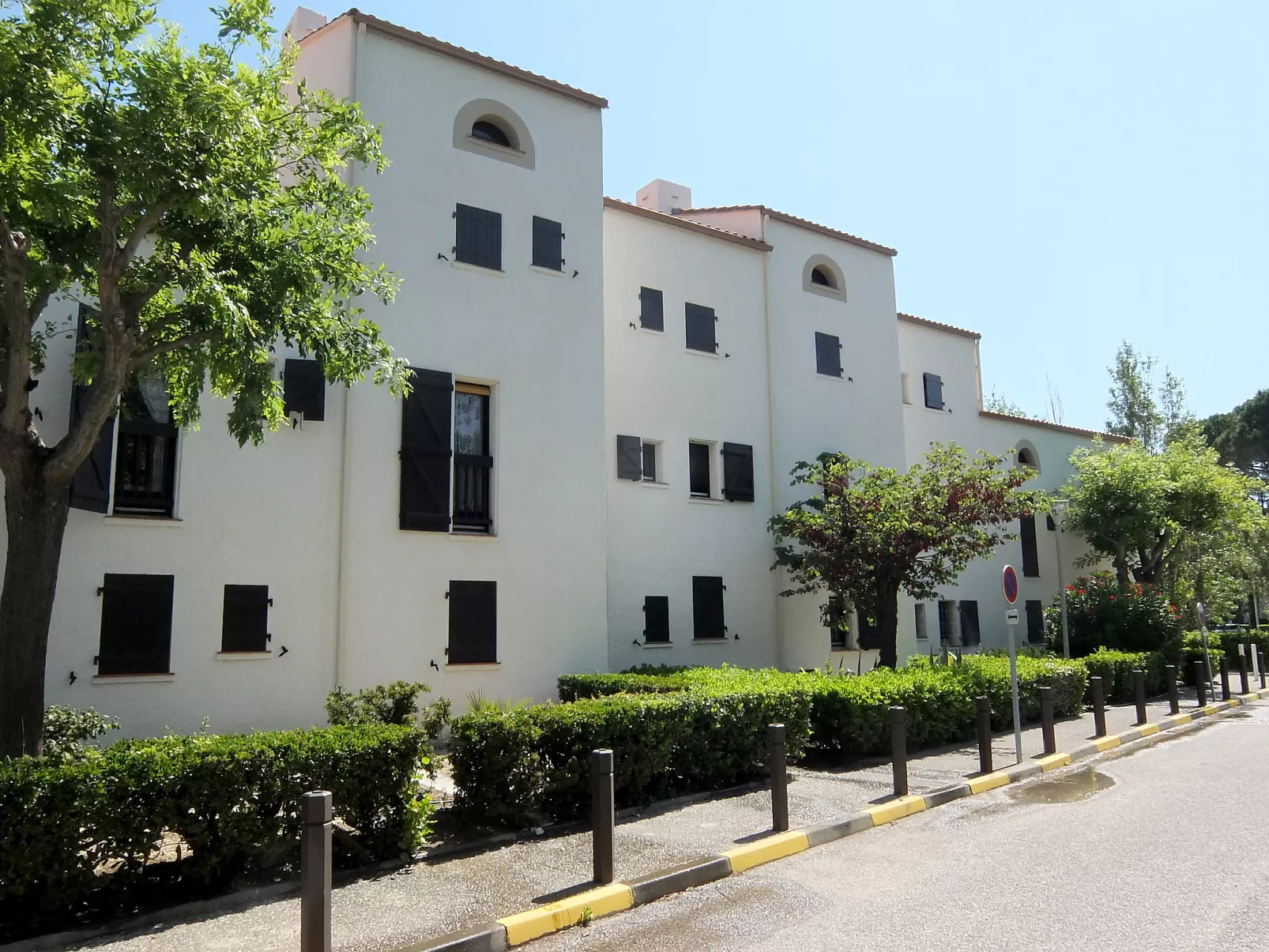 Port d'Attache-Outside