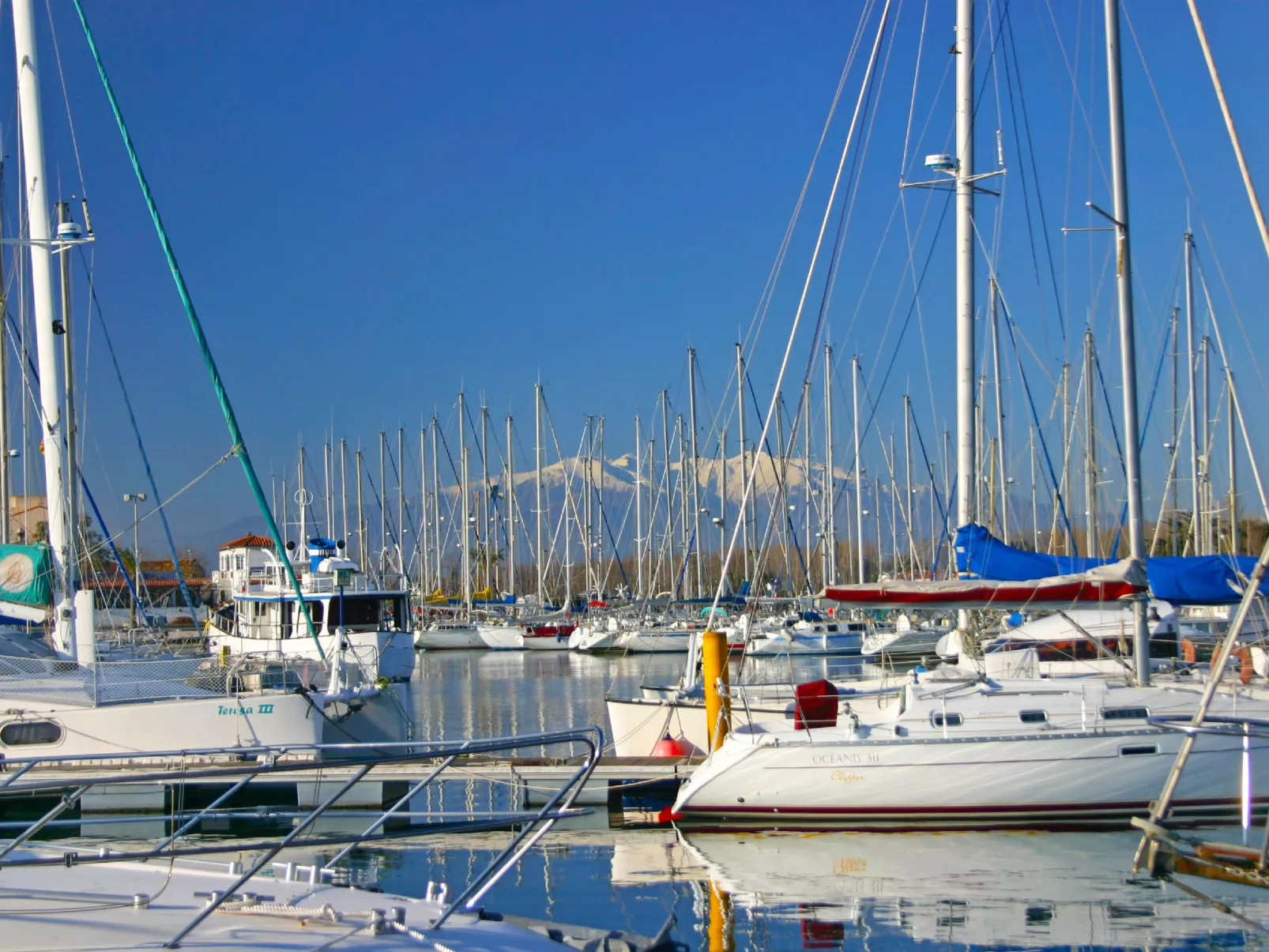 Port d'Attache-Area