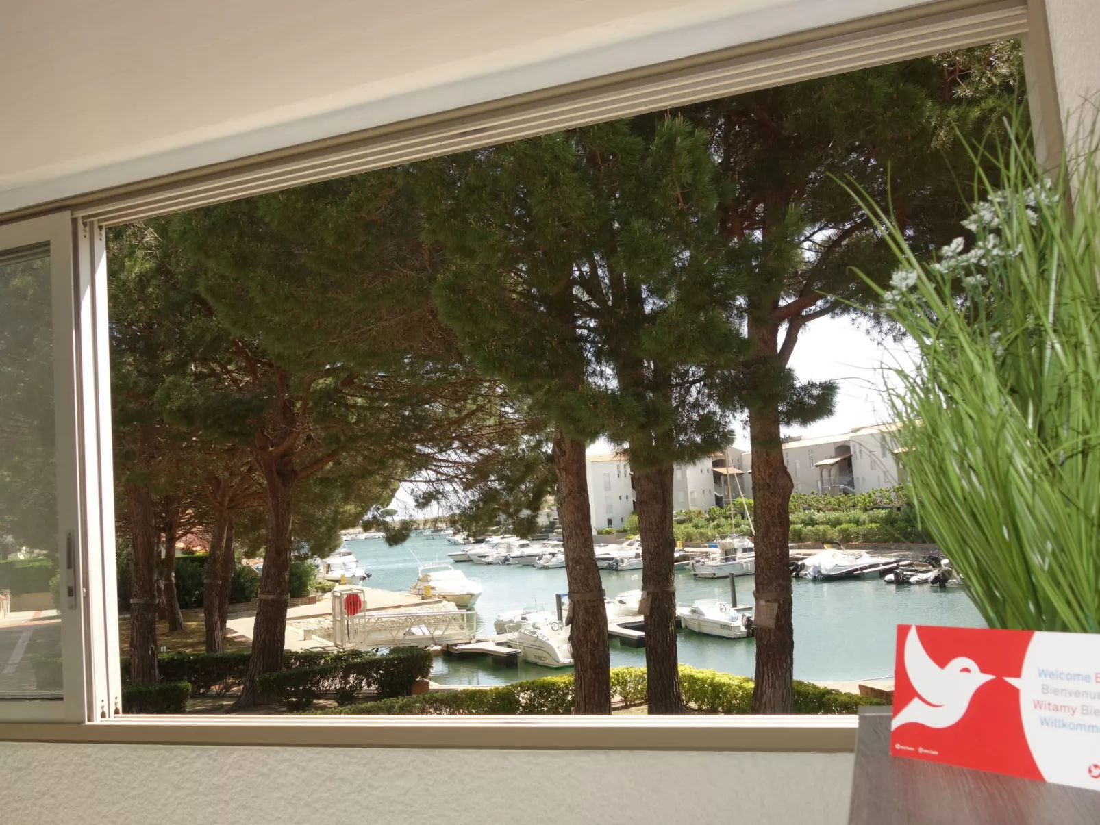 Port d'Attache-Outside