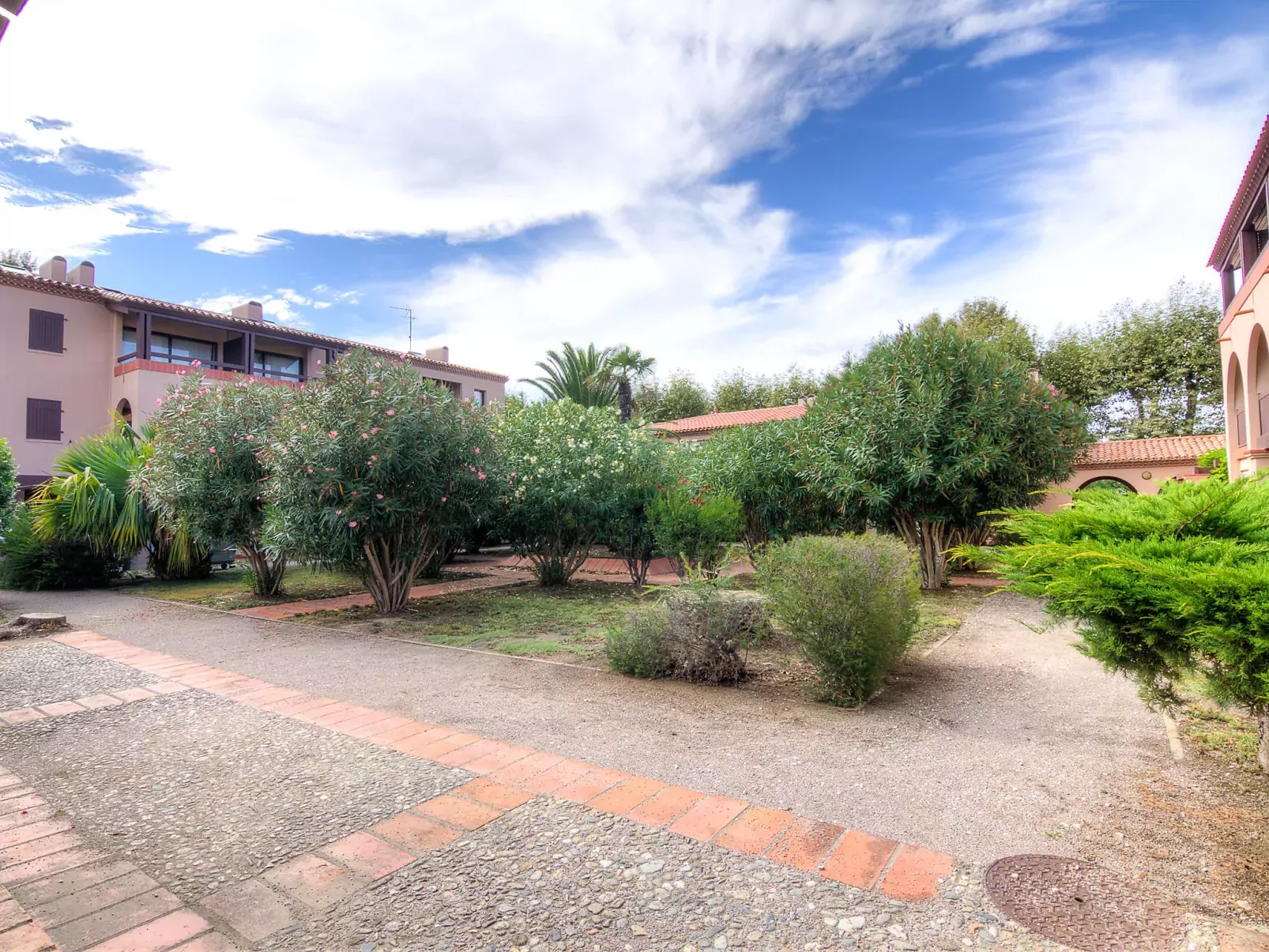 Les Bastides de Grand Stade-Outside