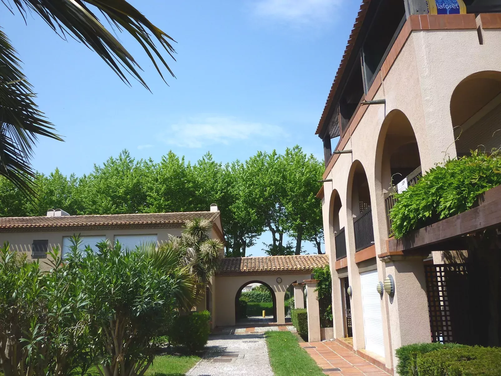 Les Bastides de Grand Stade-Outside
