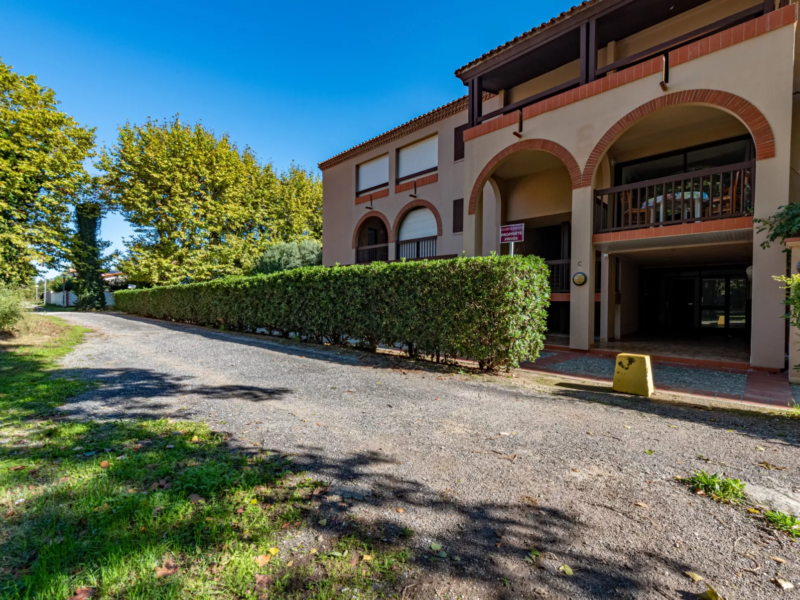 Les Bastides de Grand Stade-Outside