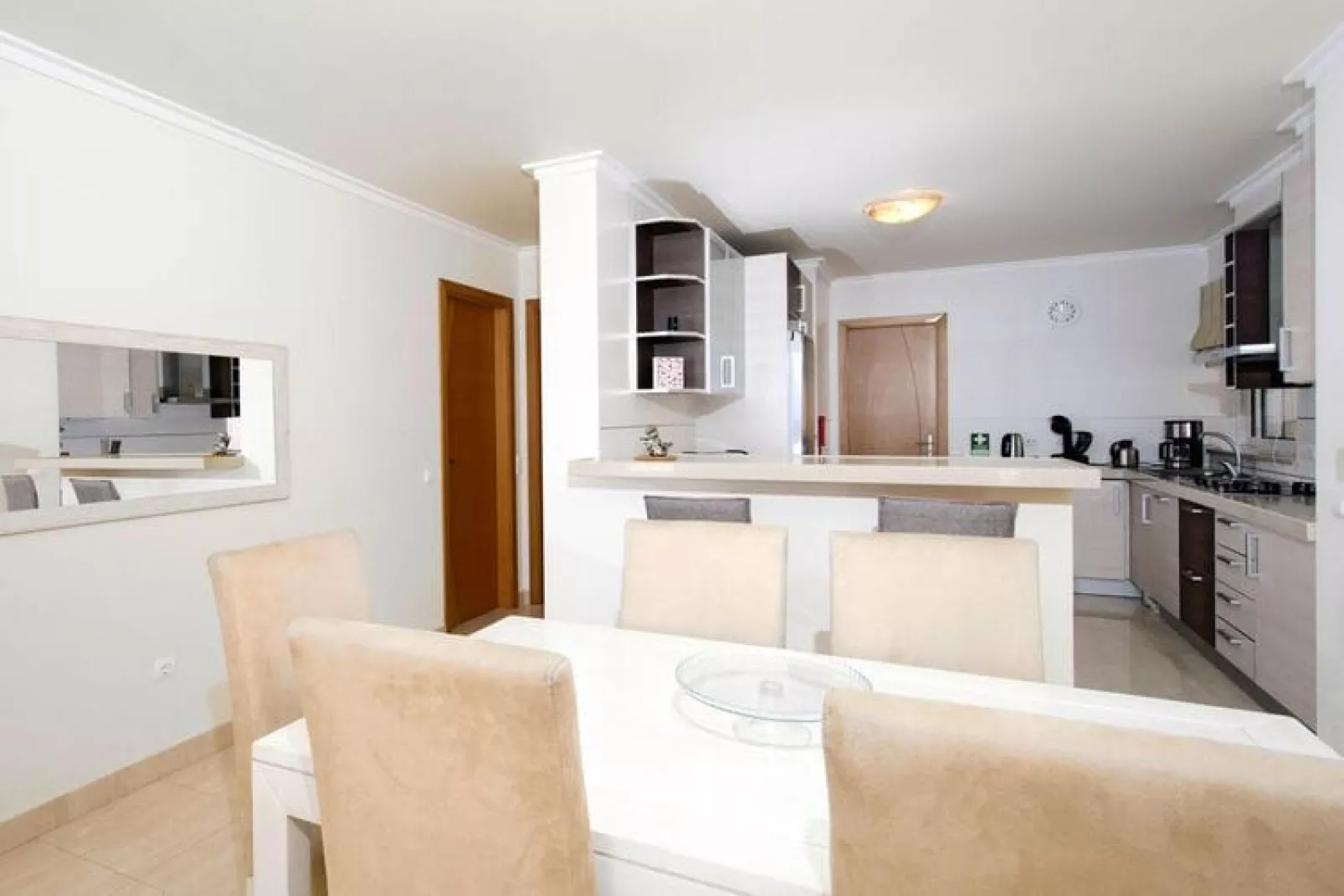 Holiday flat in Lagos-Kitchen