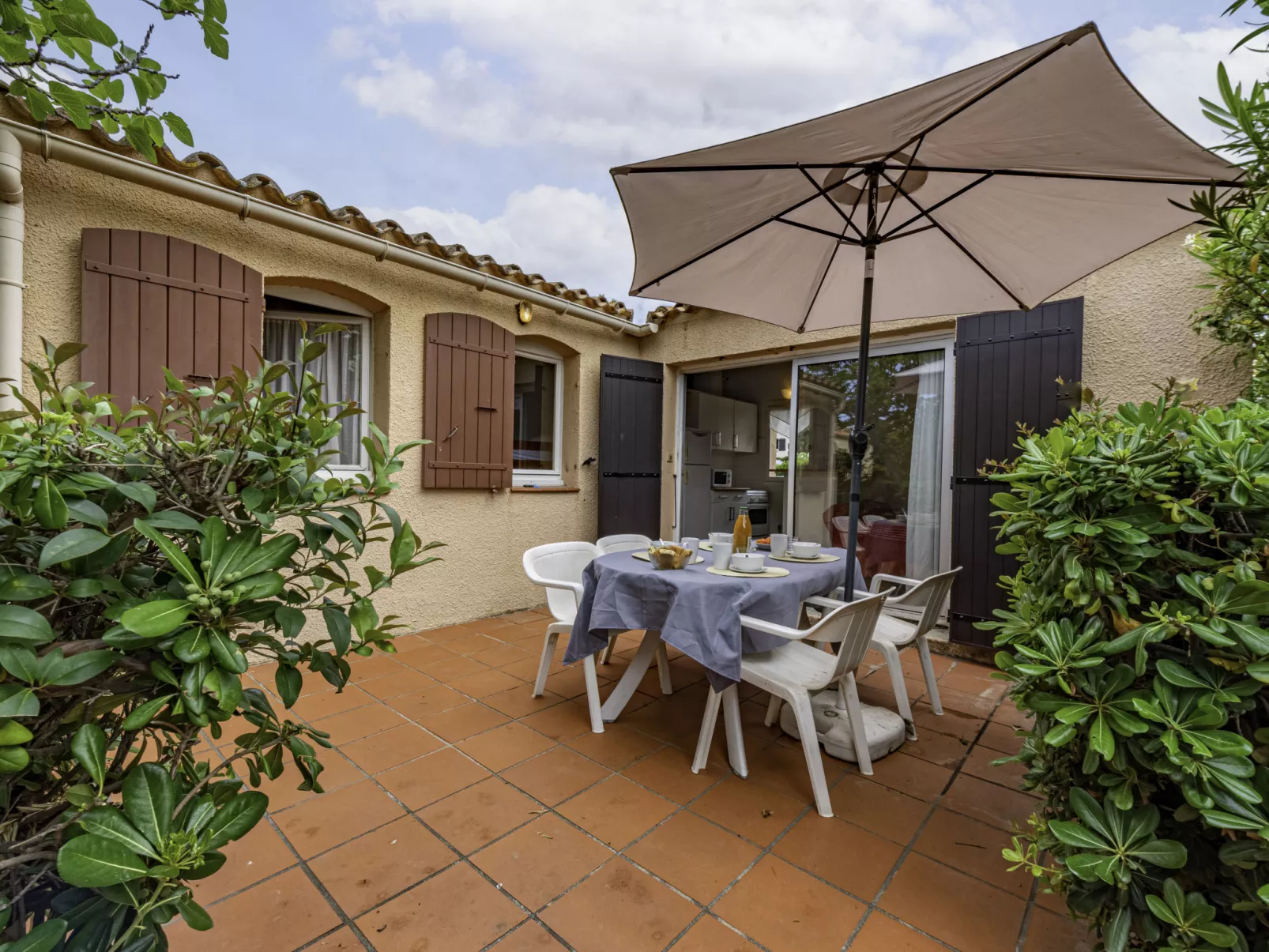 Le Hameau des Capellans-Outside