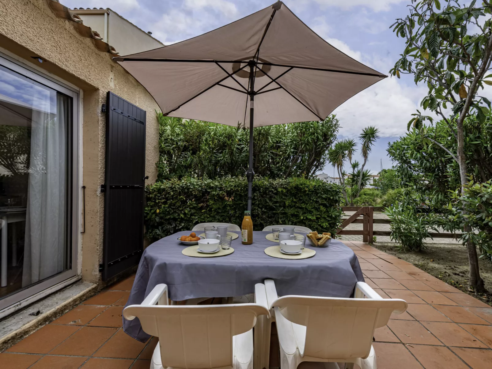 Le Hameau des Capellans-Outside