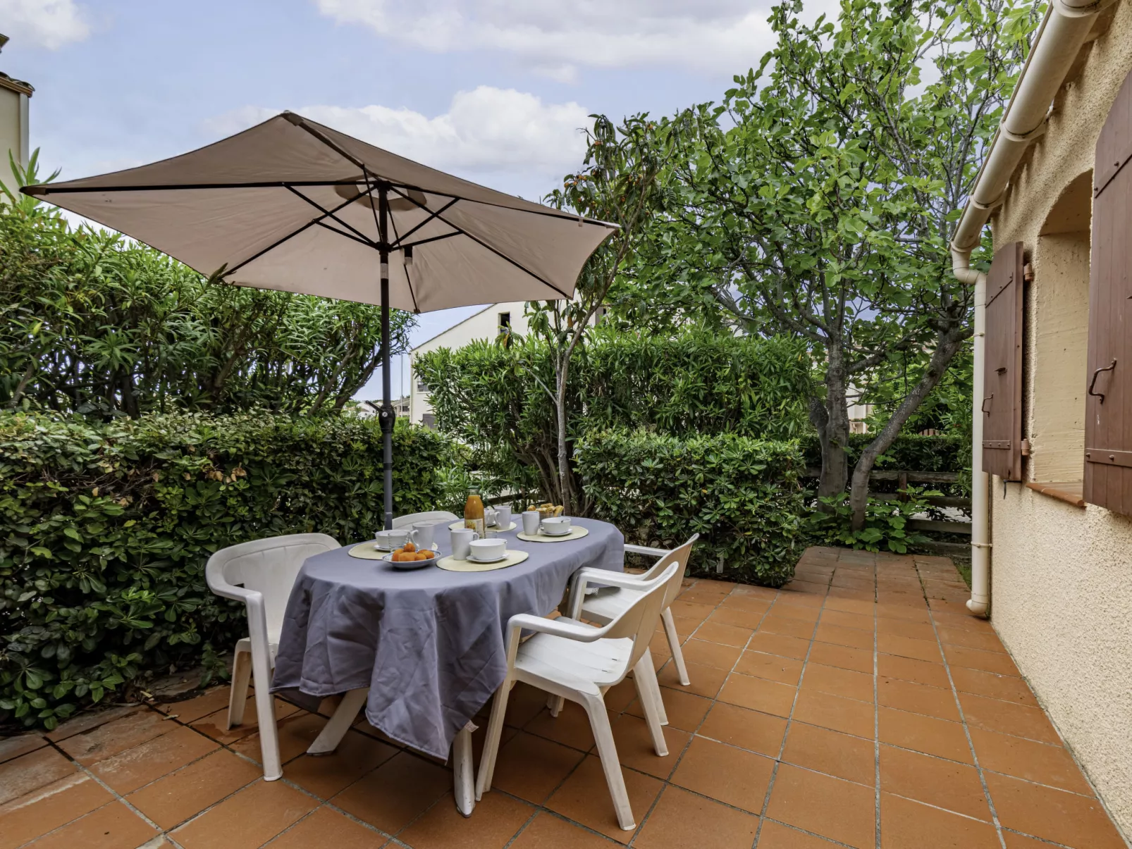 Le Hameau des Capellans-Outside