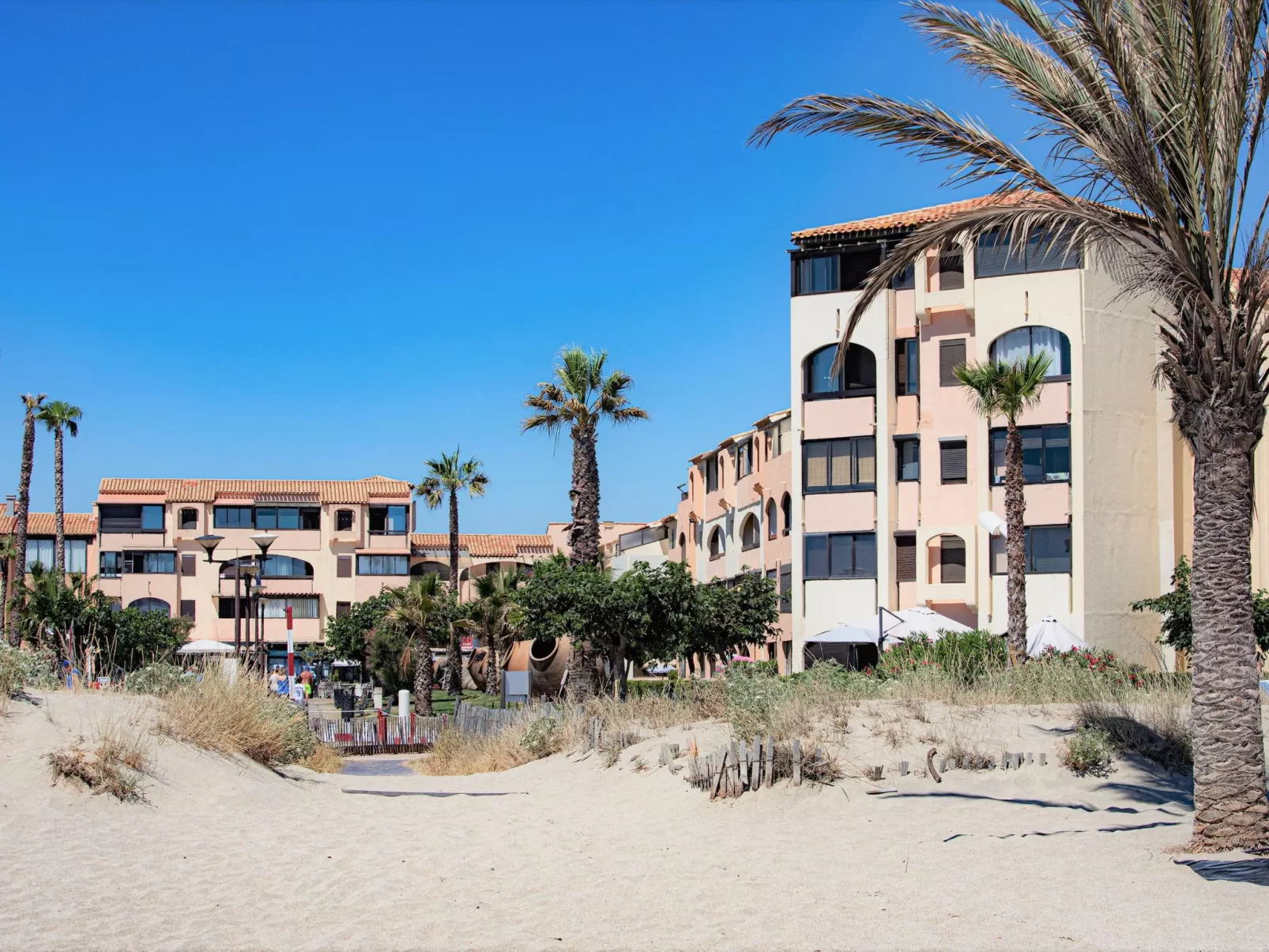 Front de Mer-Outside