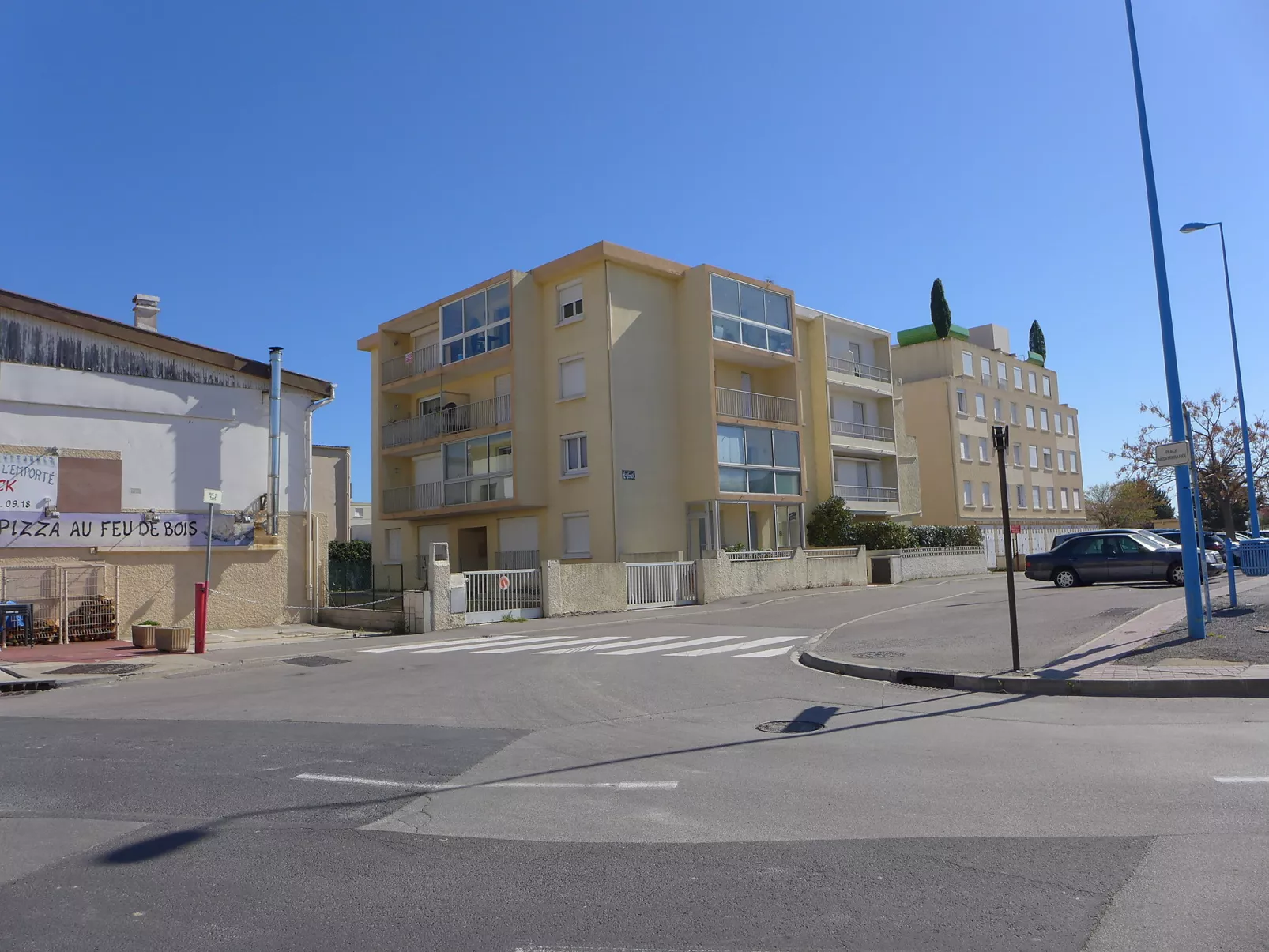 Montreuil-Outside