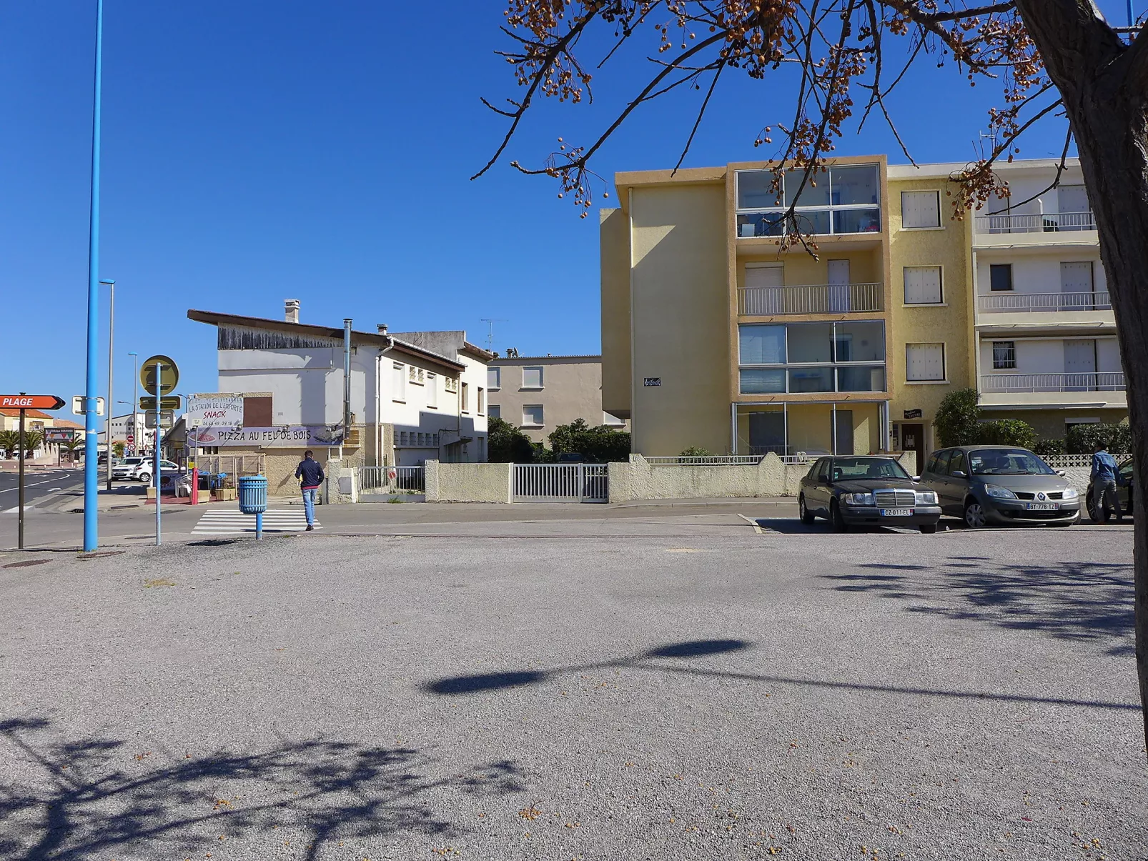 Montreuil-Outside