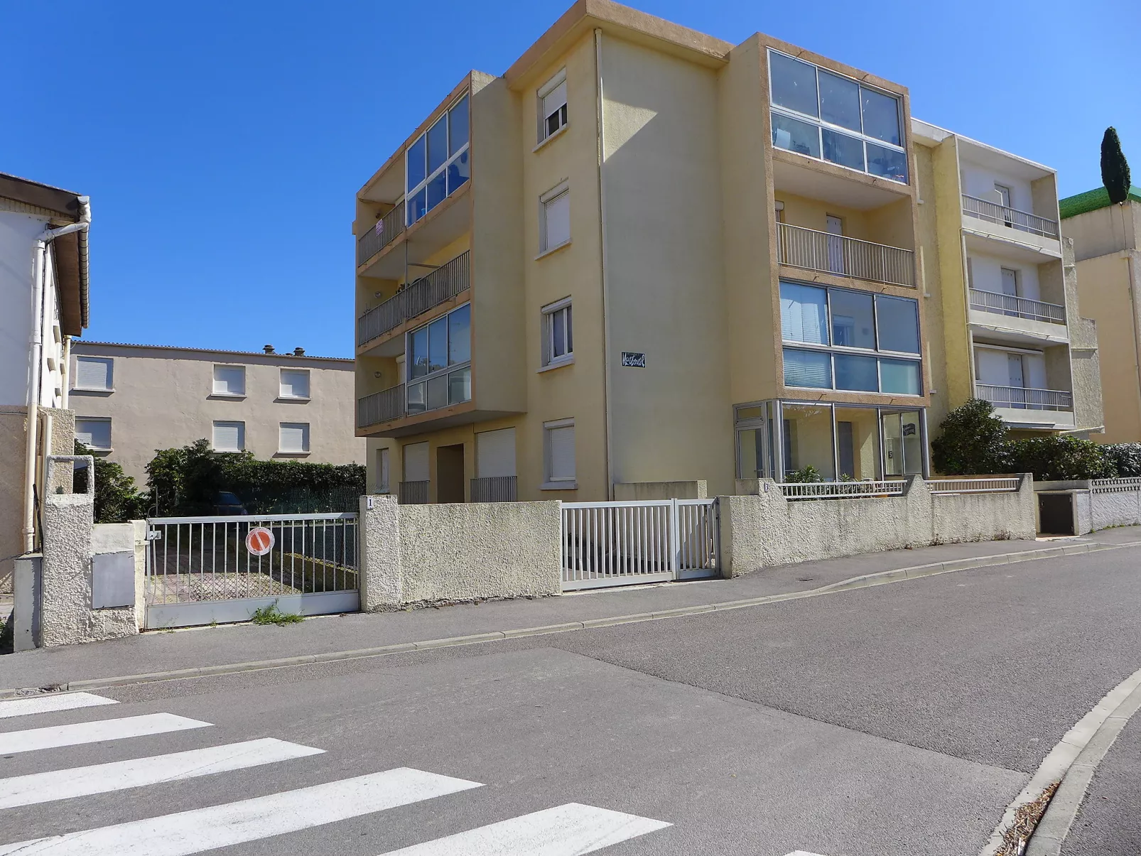 Montreuil-Outside