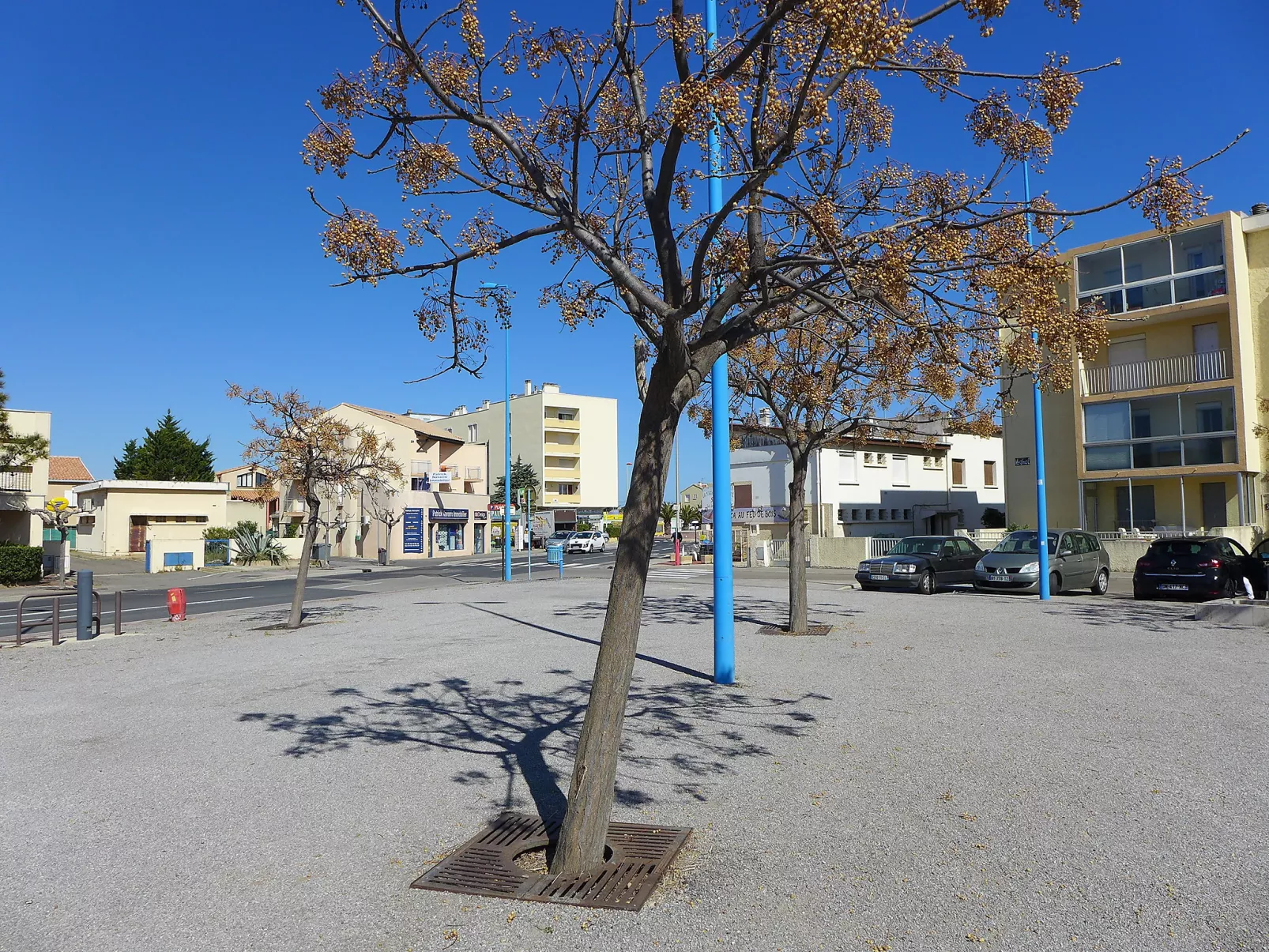 Montreuil-Outside
