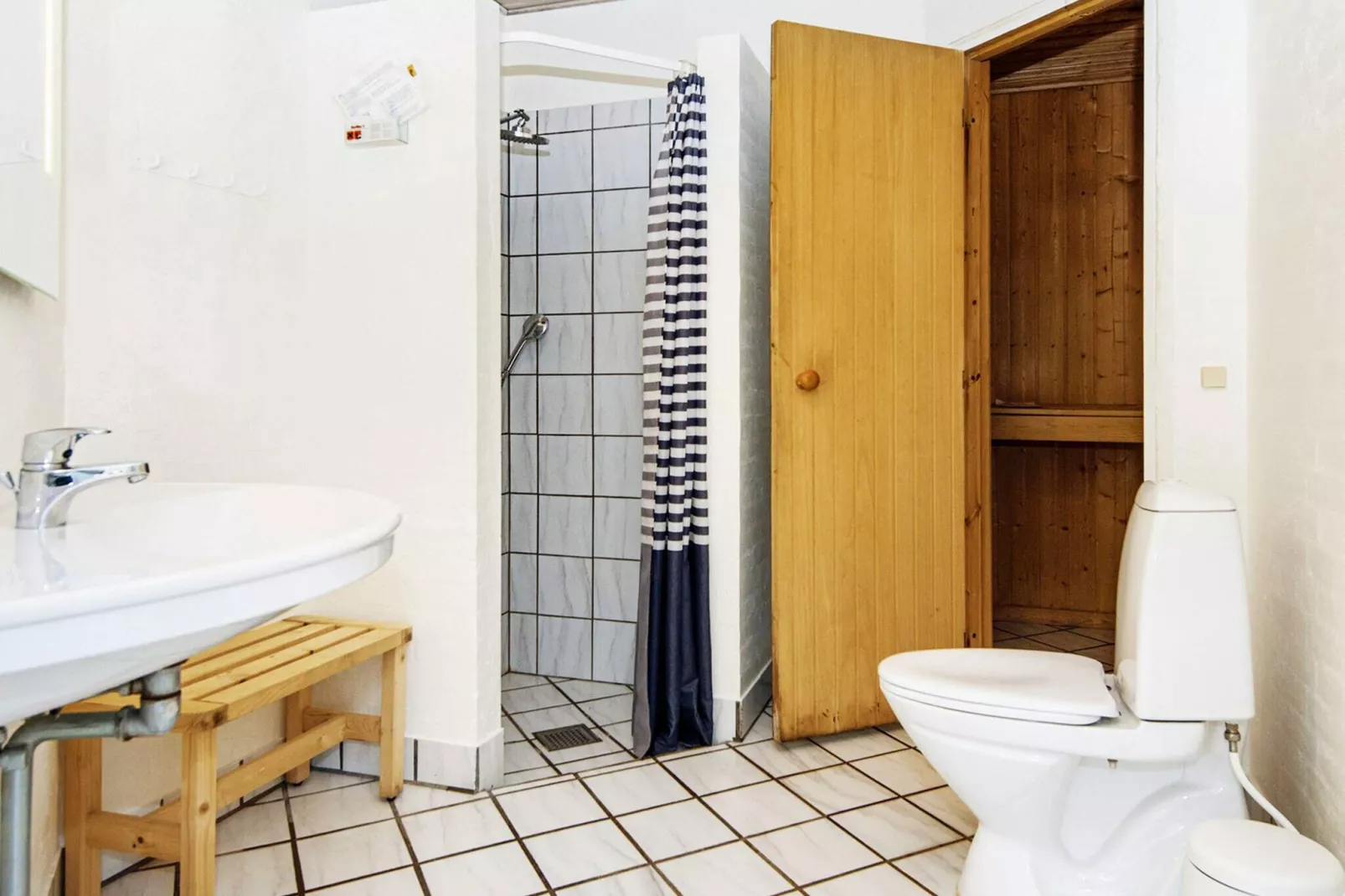 12 person holiday home in Glesborg-Indoor