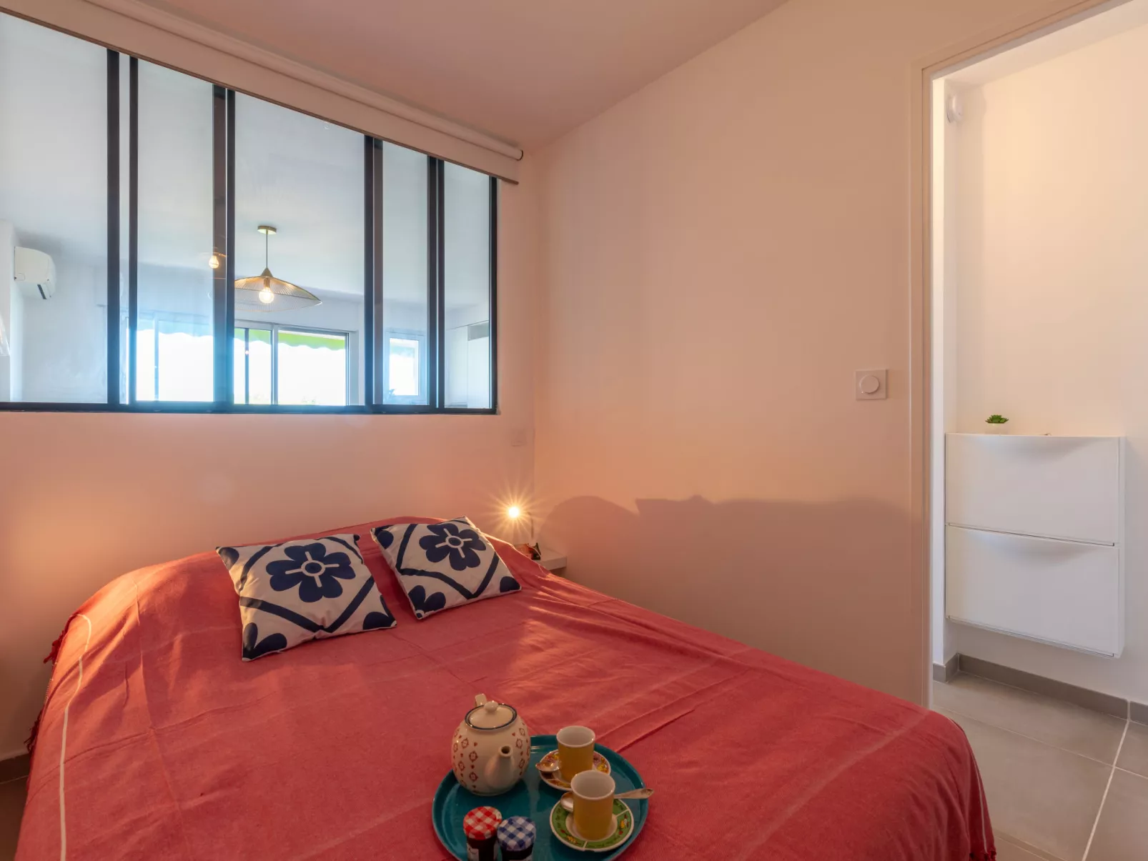Les Grenadines-Inside