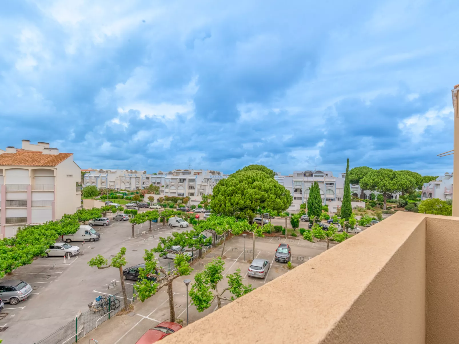 Les Sables d'Or-Outside