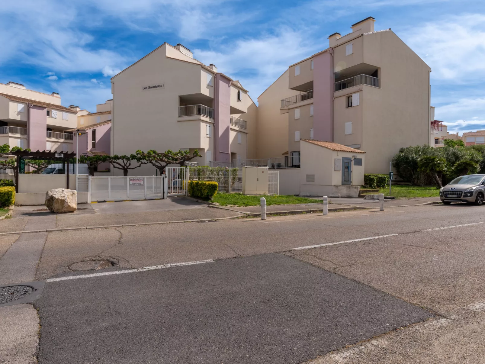 Les Saladelles-Outside