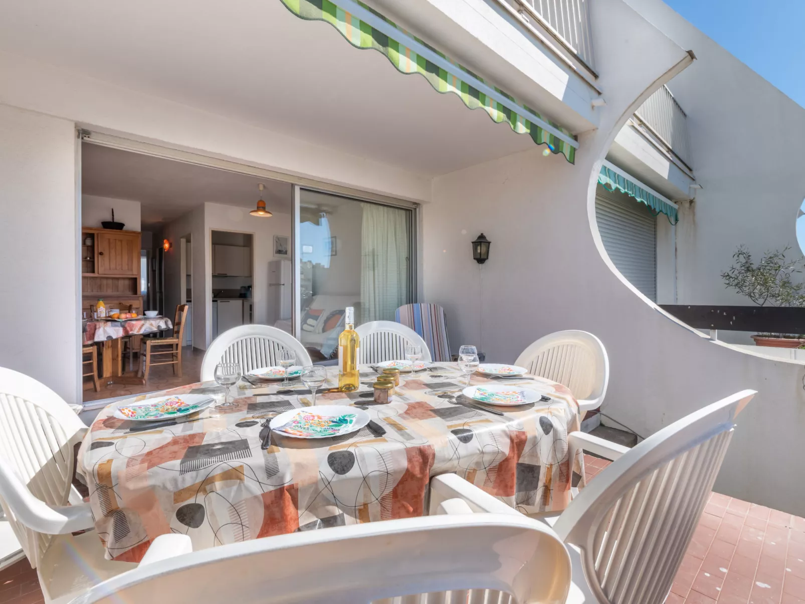 Les Marinas de la Plage I-Drinnen